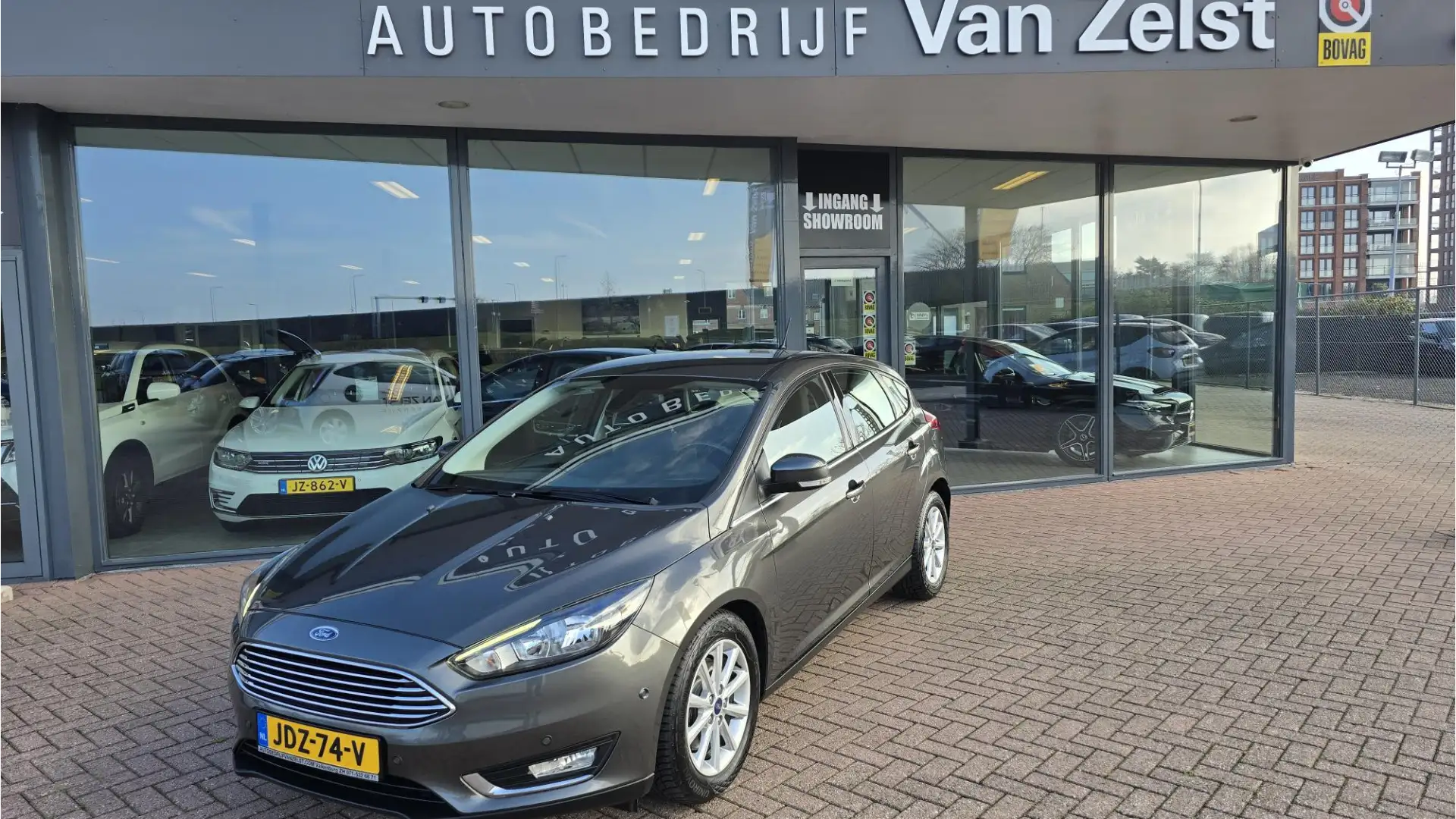 Ford Focus 1.5 Titanium *AUTOMAAT*Keyless entry* Navigatie * Gris - 1