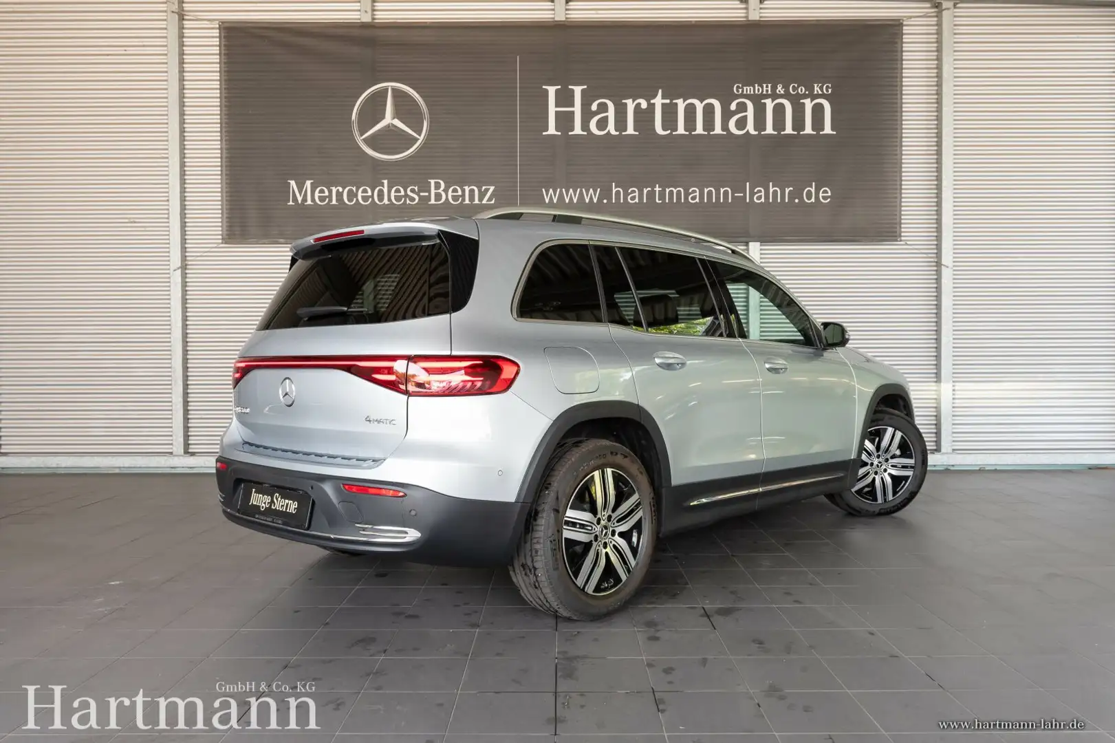 Mercedes-Benz EQB 300 EQB 300 4MATIC Panorama AHK Fahrassistenz 360° Silber - 2