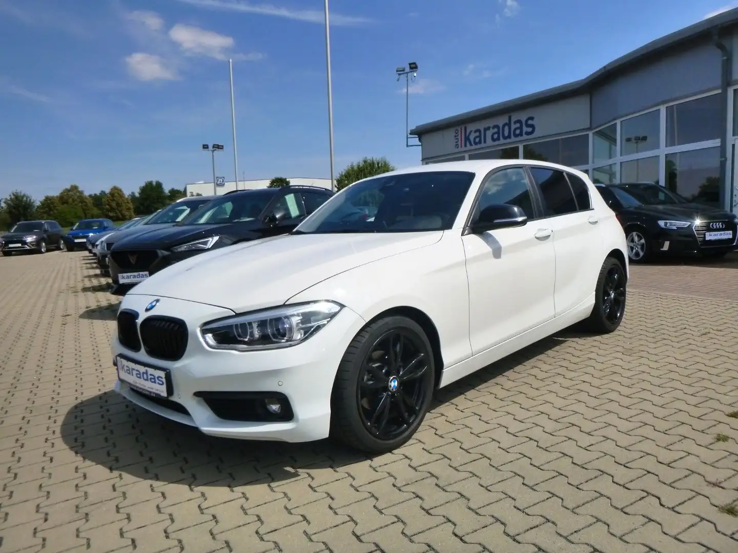 BMW 118 i Advantage AUT/NAVI/LED/SHZ/PDC Wit - 1