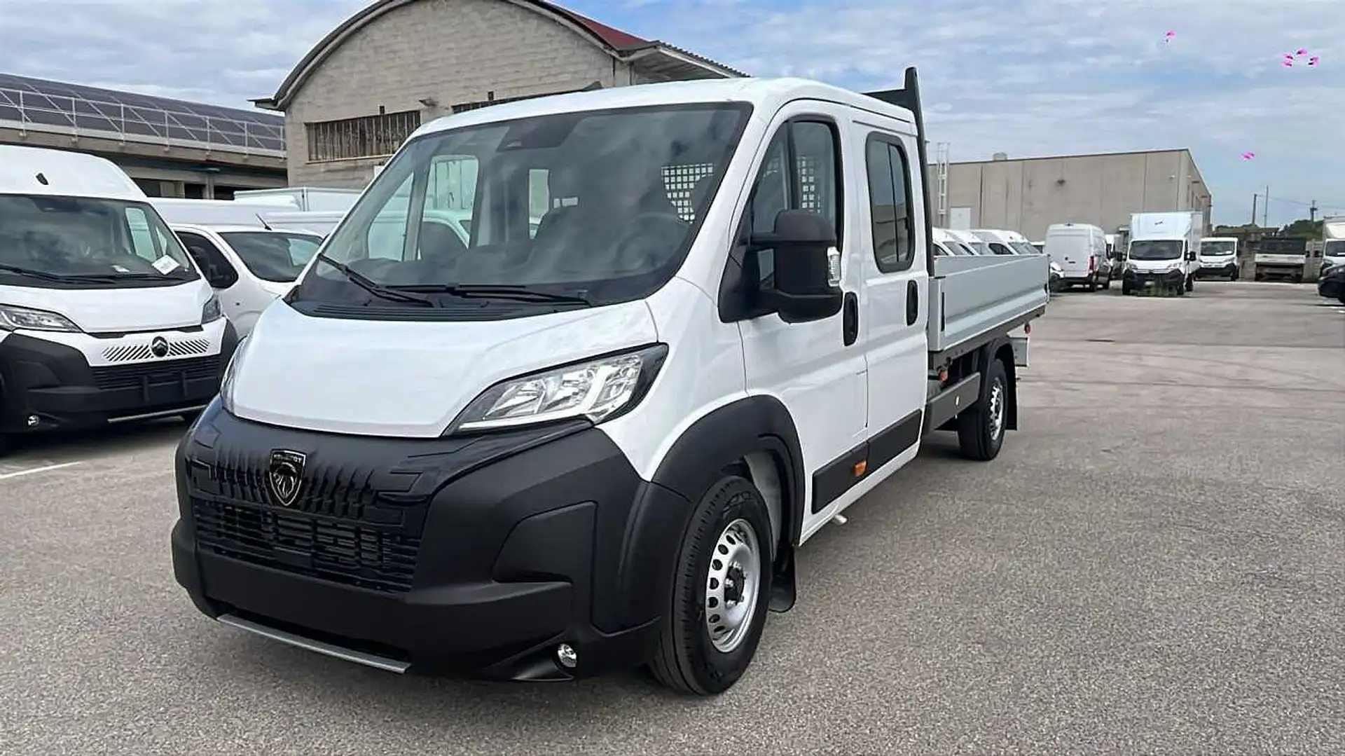 Peugeot Boxer Nuovo Boxer cassone 7 posti L4 435 2.2 BlueHDi 140 Wit - 1