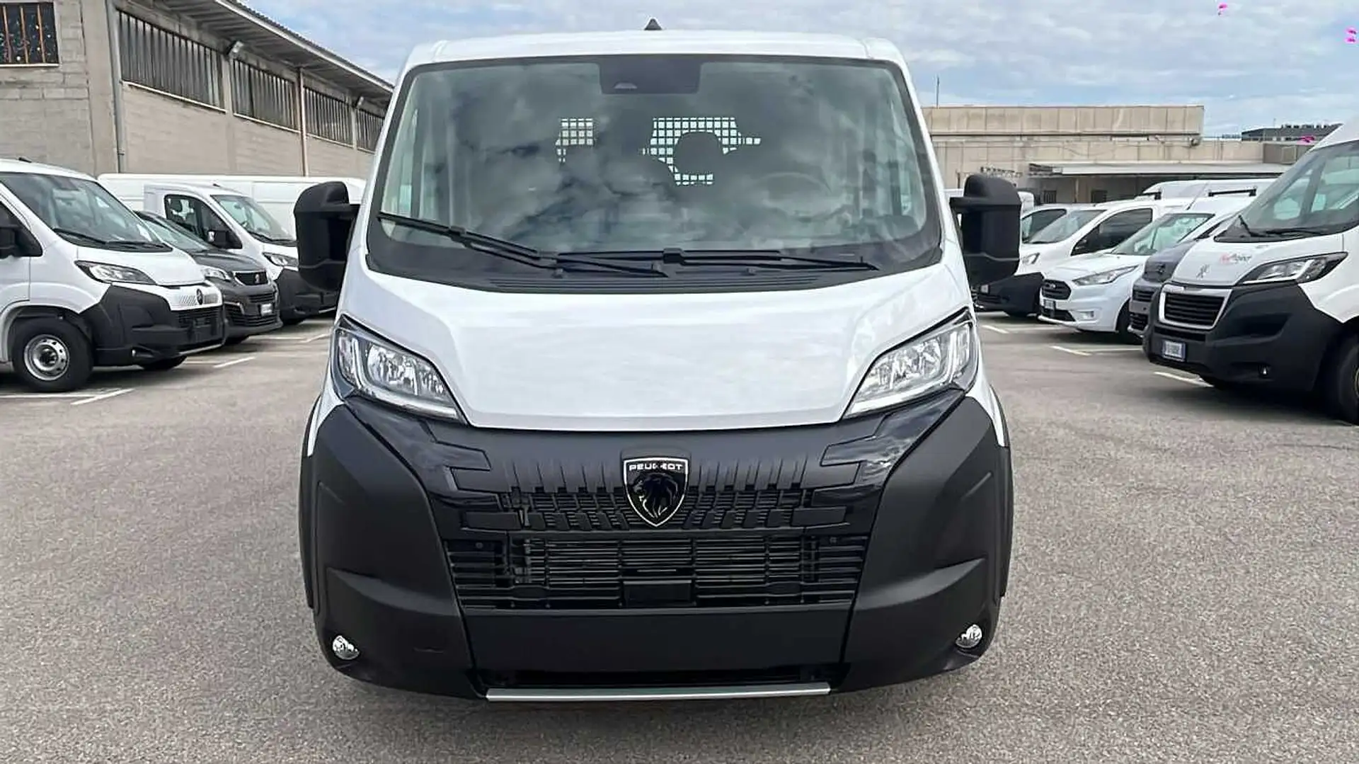 Peugeot Boxer Nuovo Boxer cassone 7 posti L4 435 2.2 BlueHDi 140 Wit - 2