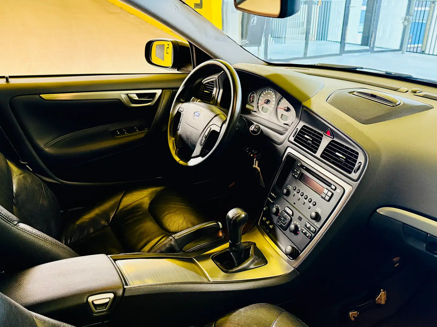 Volvo V70 2.4 Edition | Youngtimer | Trekhaak | PDC Zwart - 2