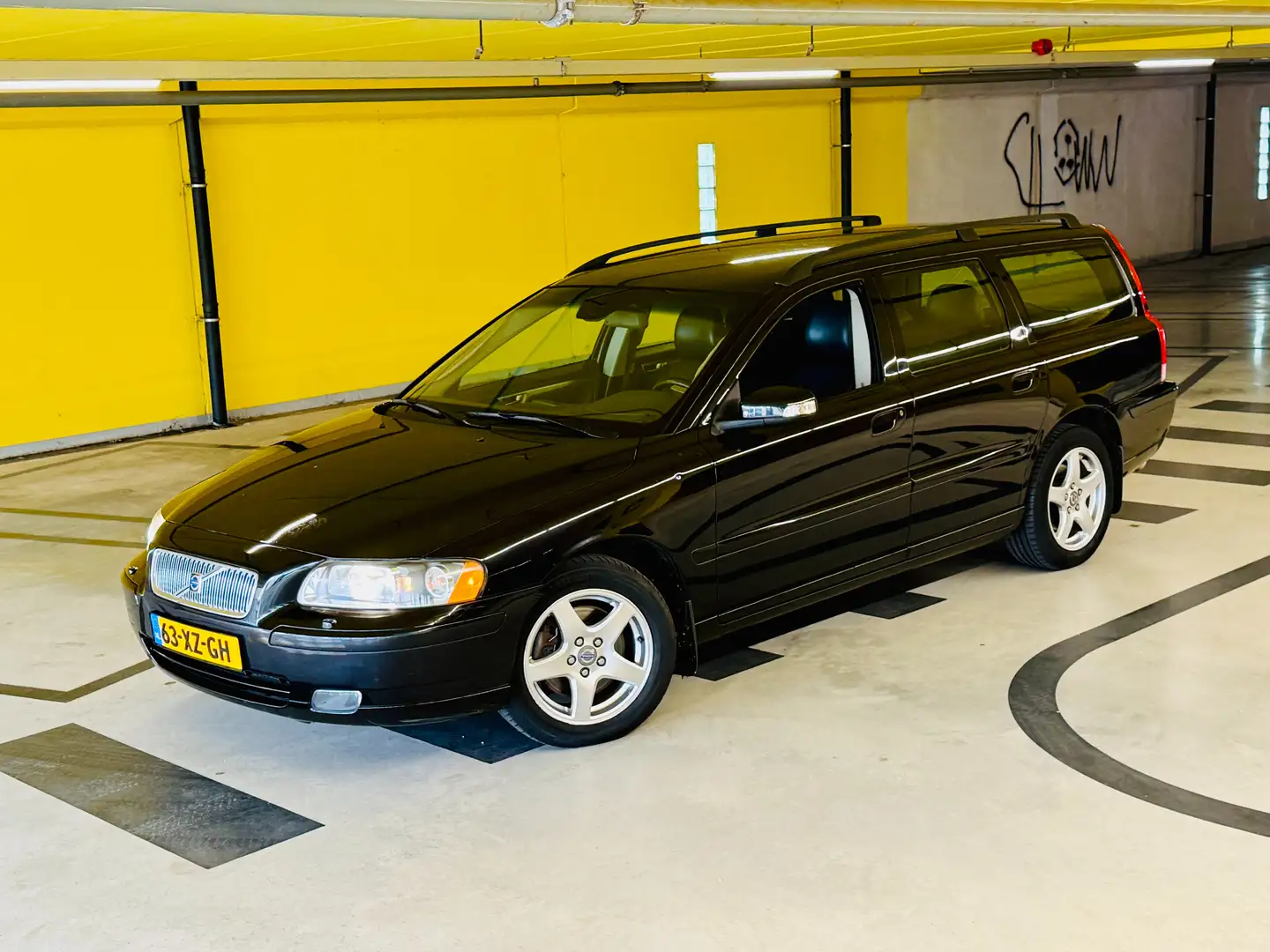 Volvo V70 2.4 Edition | Youngtimer | Trekhaak | PDC Zwart - 1