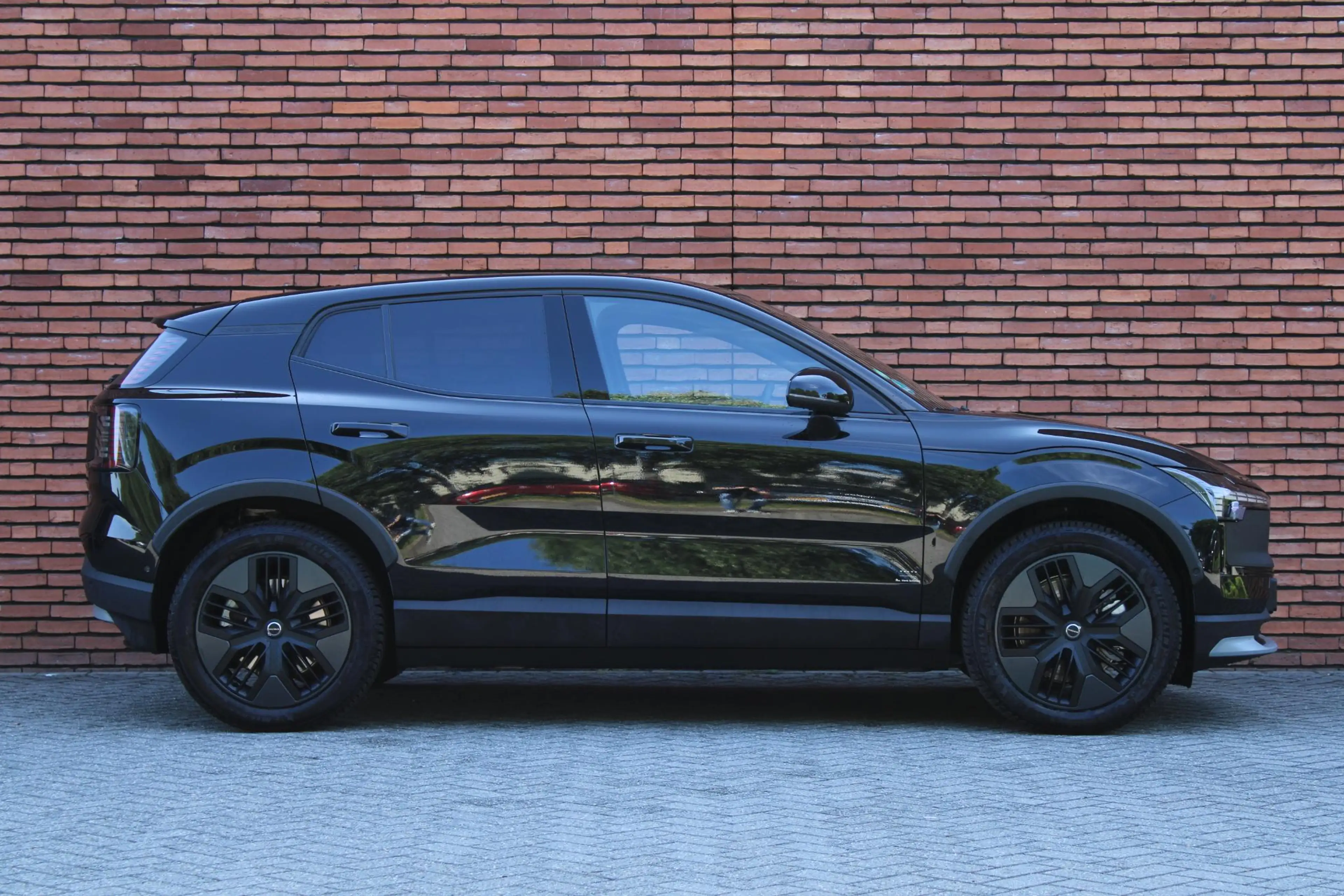 Volvo EX30 Cross Country P5 Long Range Ultra Europa 69 kWh | — photo 9