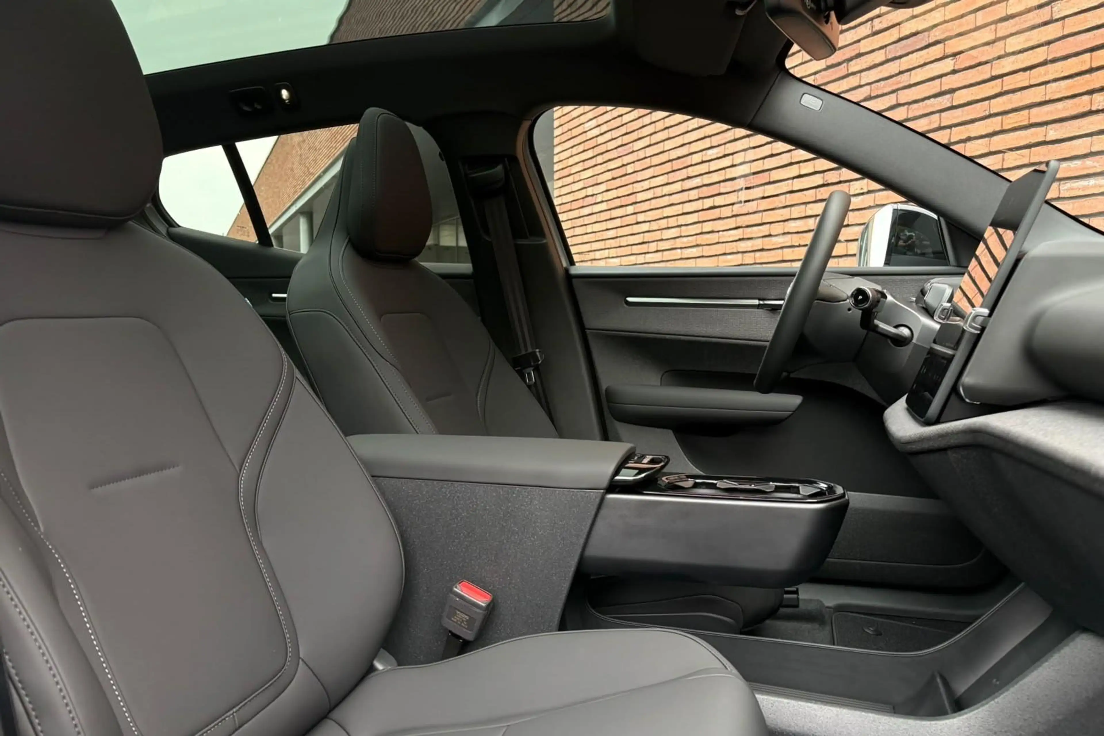 Volvo EX30 Cross Country P5 Long Range Ultra Europa 69 kWh | — photo 3