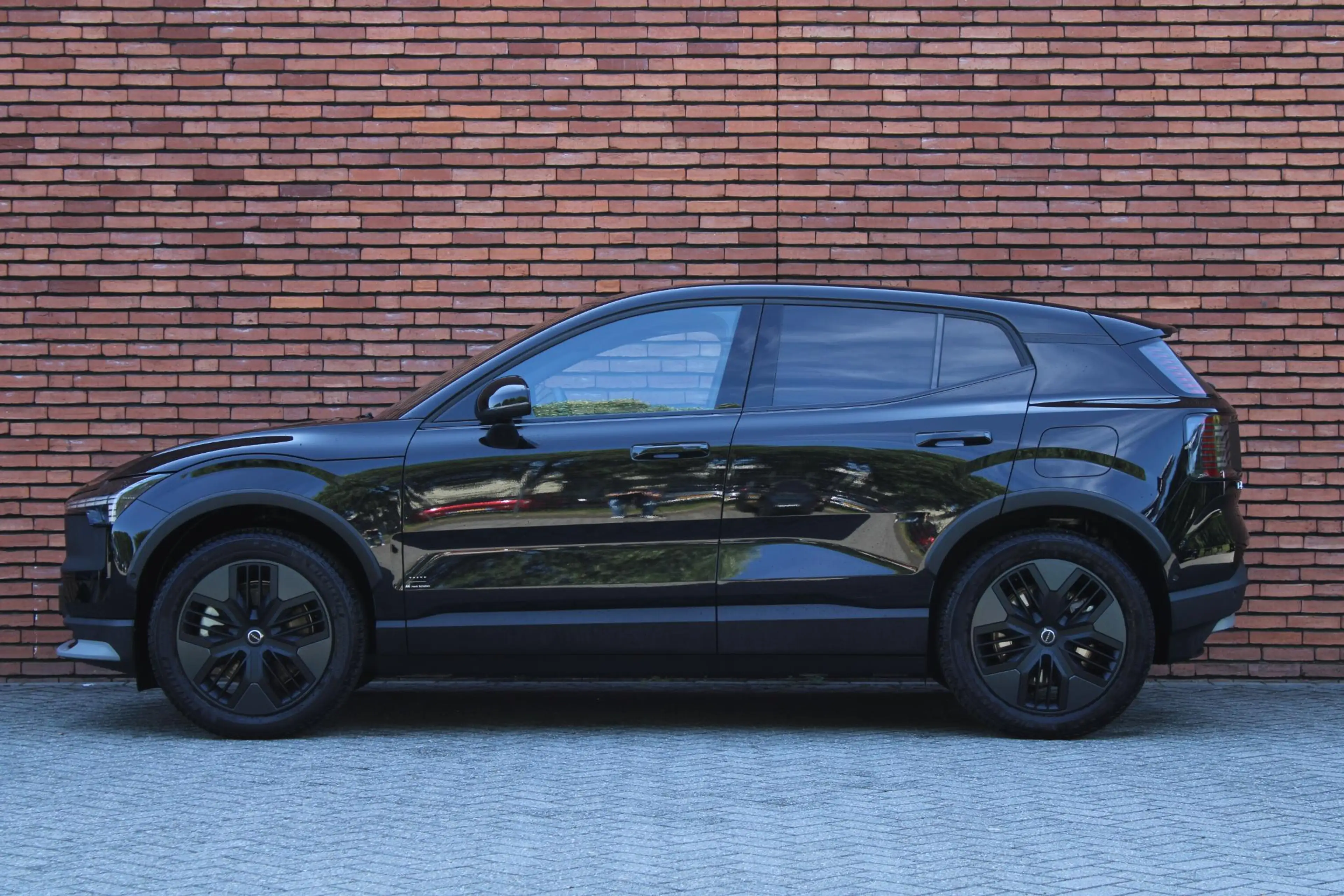 Volvo EX30 Cross Country P5 Long Range Ultra Europa 69 kWh | — photo 8