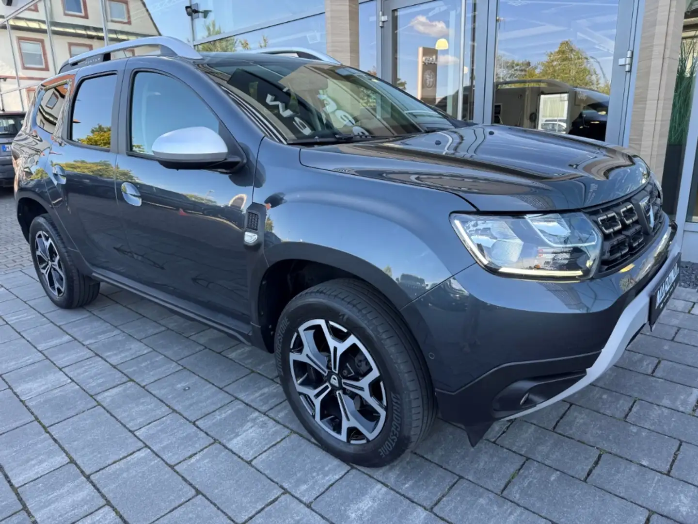 Dacia Duster II Prestige 1.3 TCe 150PS 1.Hand SHZ KAMERA PDC NA Grijs - 2