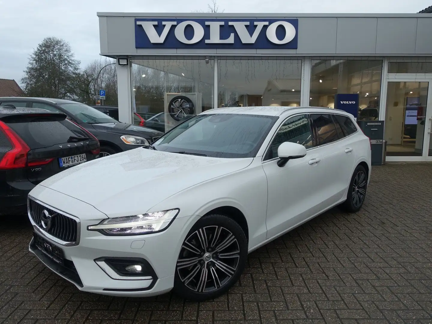 Volvo V60 B4 Inscription 8-Gang/CAM/Memory/Winterpaket Weiß - 1