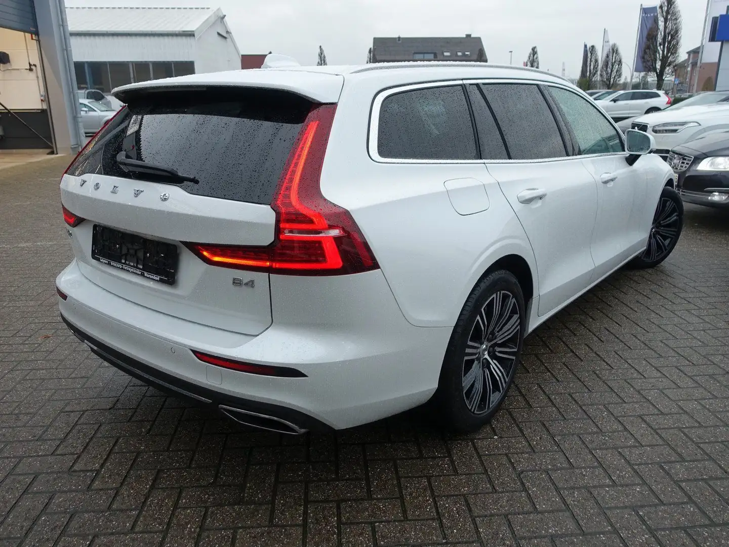 Volvo V60 B4 Inscription 8-Gang/CAM/Memory/Winterpaket Weiß - 2