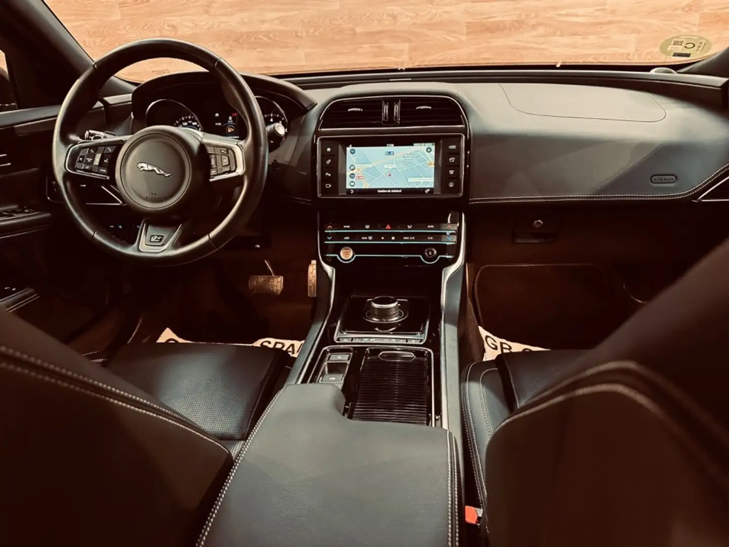 Jaguar XE 2.0 I4 R-Sport AWD Aut. 250 Noir - 2