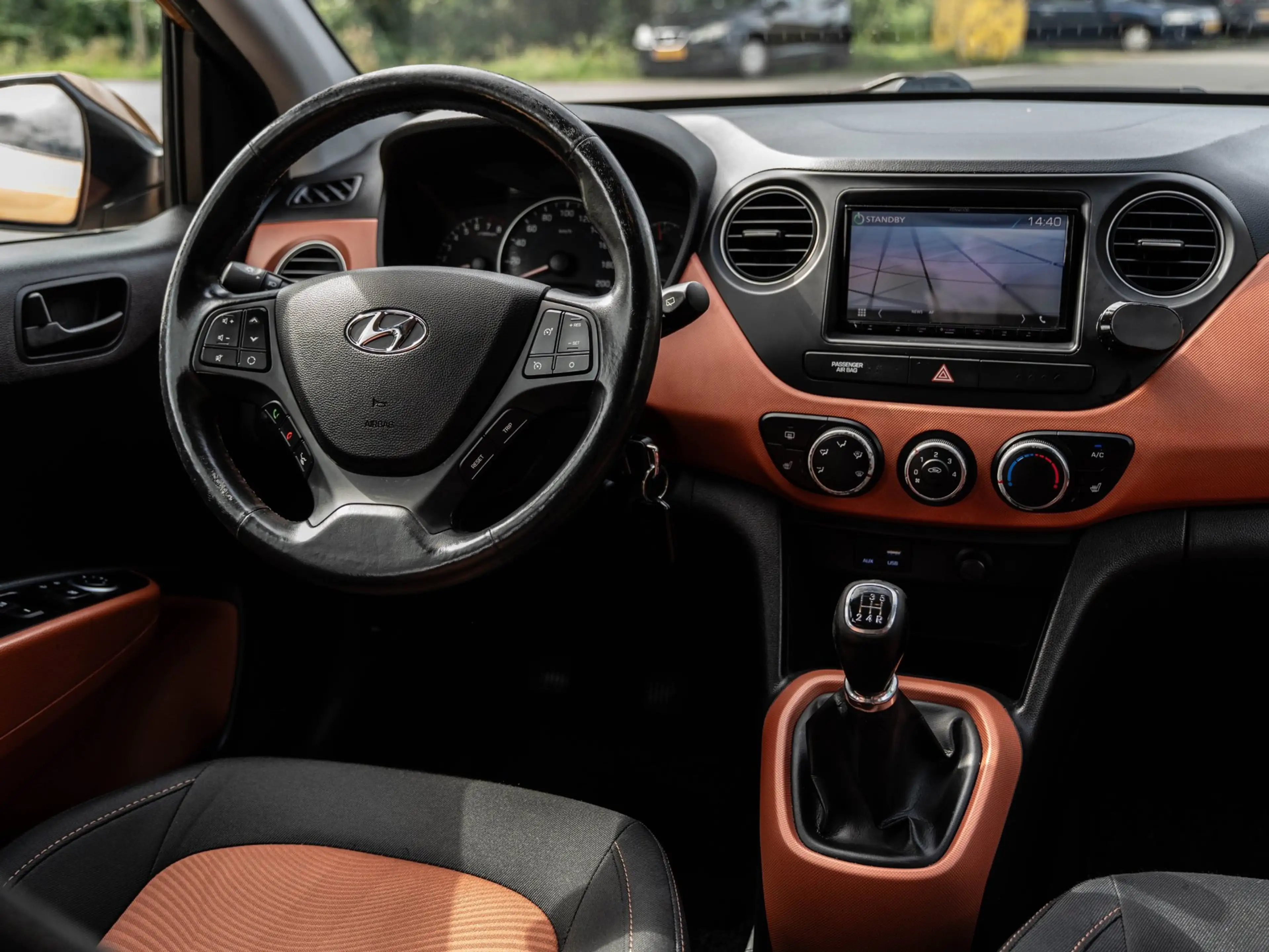 Hyundai i10 1.0i i-Motion Premium - APPLE CARPLAY - CRUISE CON — photo 2