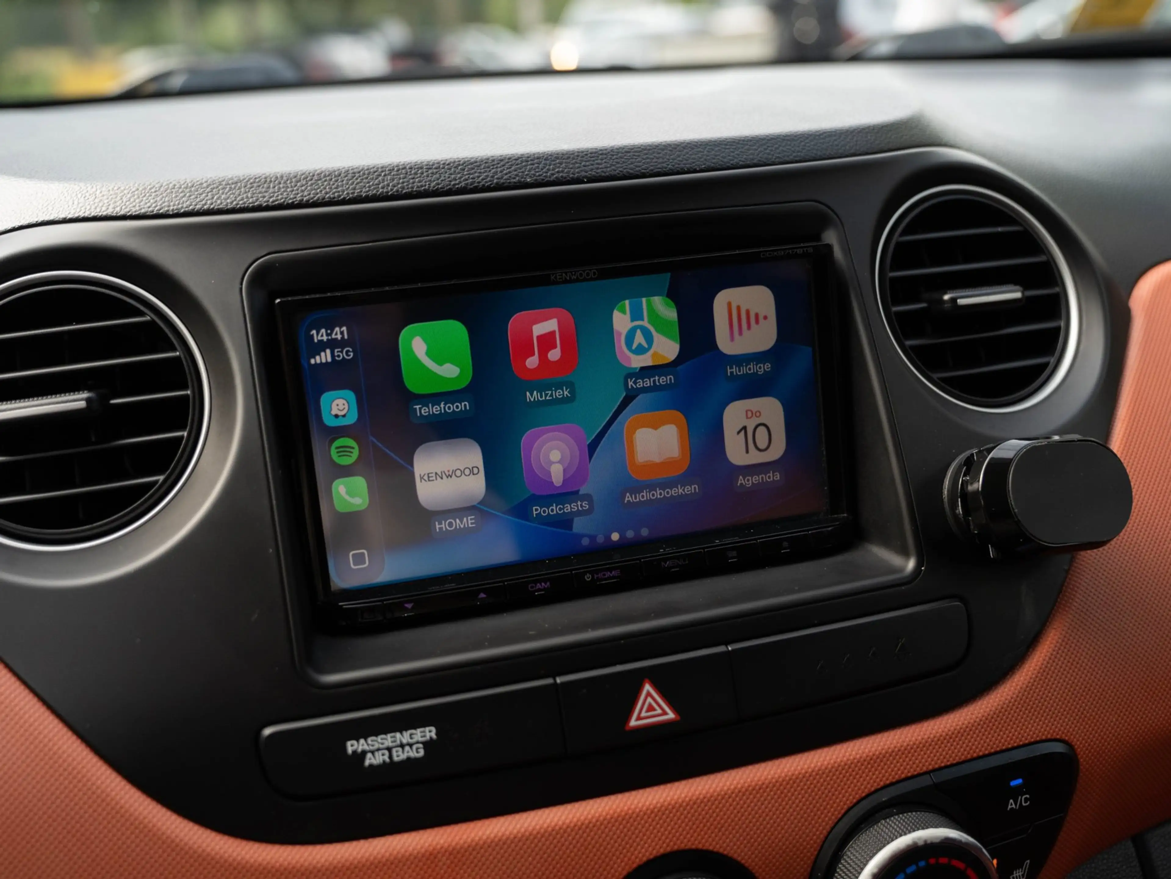 Hyundai i10 1.0i i-Motion Premium - APPLE CARPLAY - CRUISE CON — photo 3