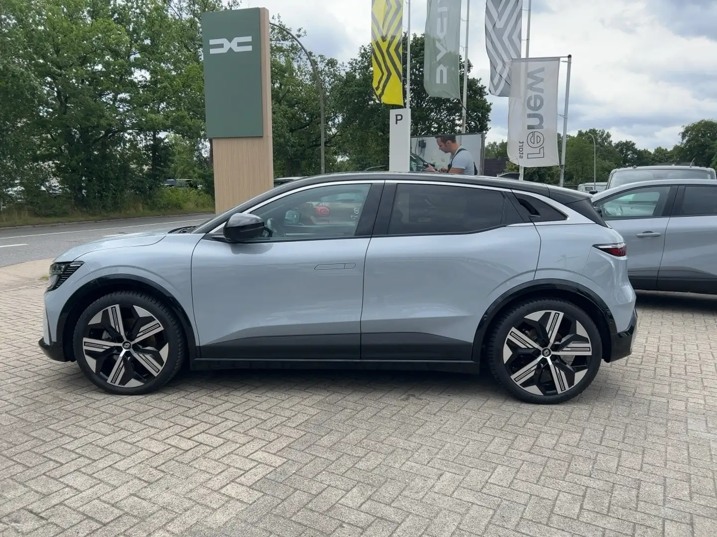 Renault Megane E-Tech Electric Iconic *SHZ,LHZ,GJR* Grau - 2