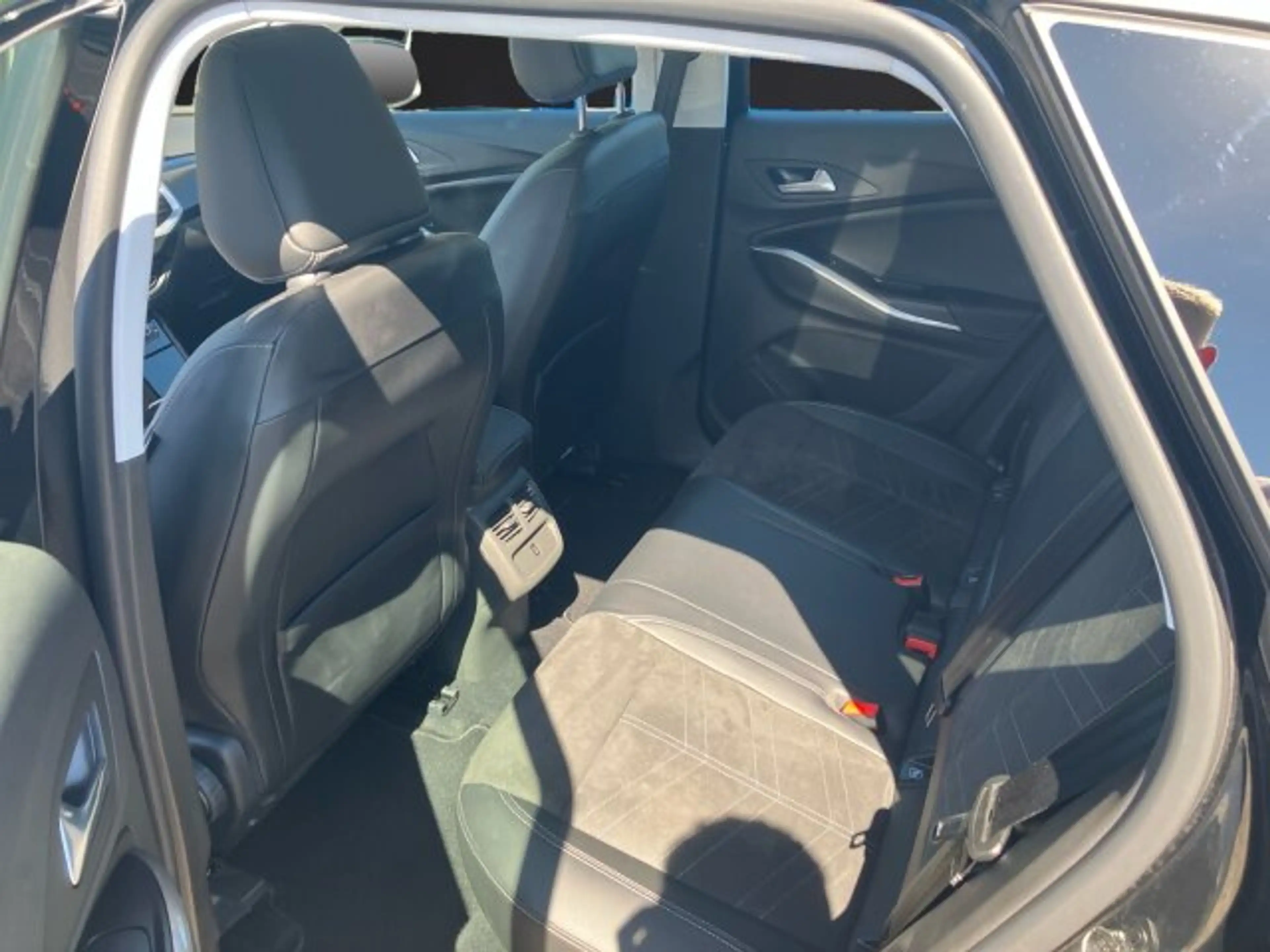 Opel Grandland 1.2 Turbo GS Line Automatik Alcantara Allwetter — photo 8