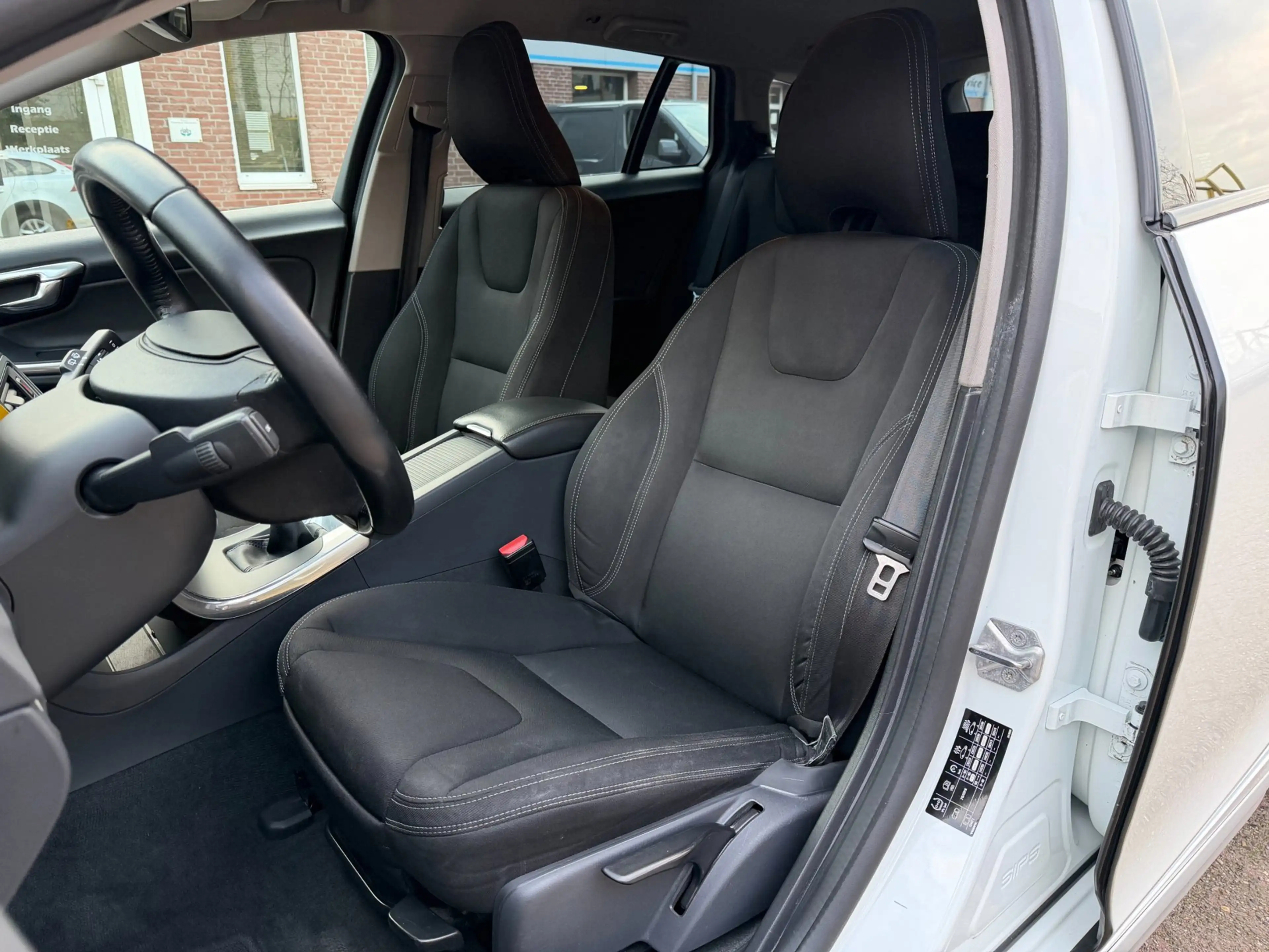 Volvo V60 Cross Country 2.0 D3 Momentum, Navi, cruise, stoelverw, trekhaak — photo 7