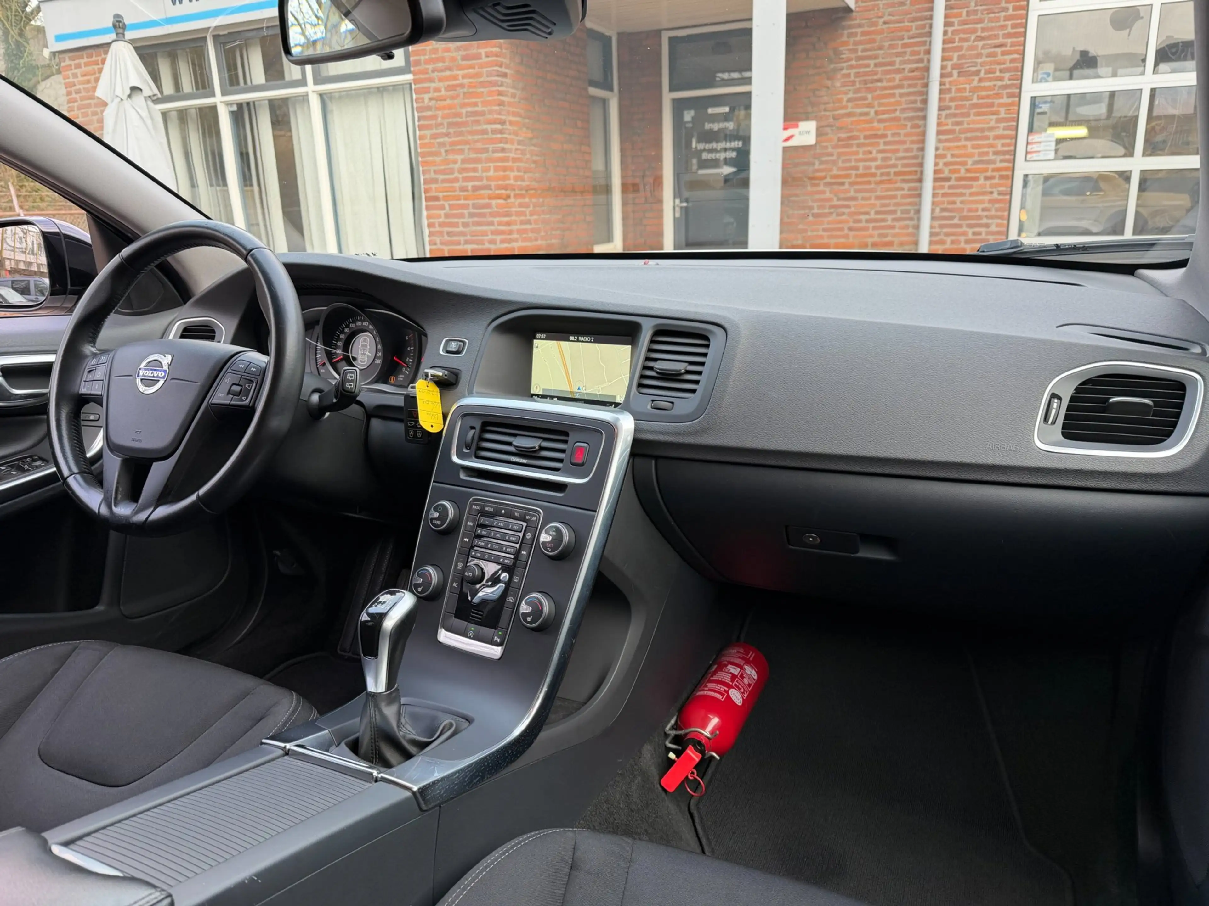 Volvo V60 Cross Country 2.0 D3 Momentum, Navi, cruise, stoelverw, trekhaak — photo 9