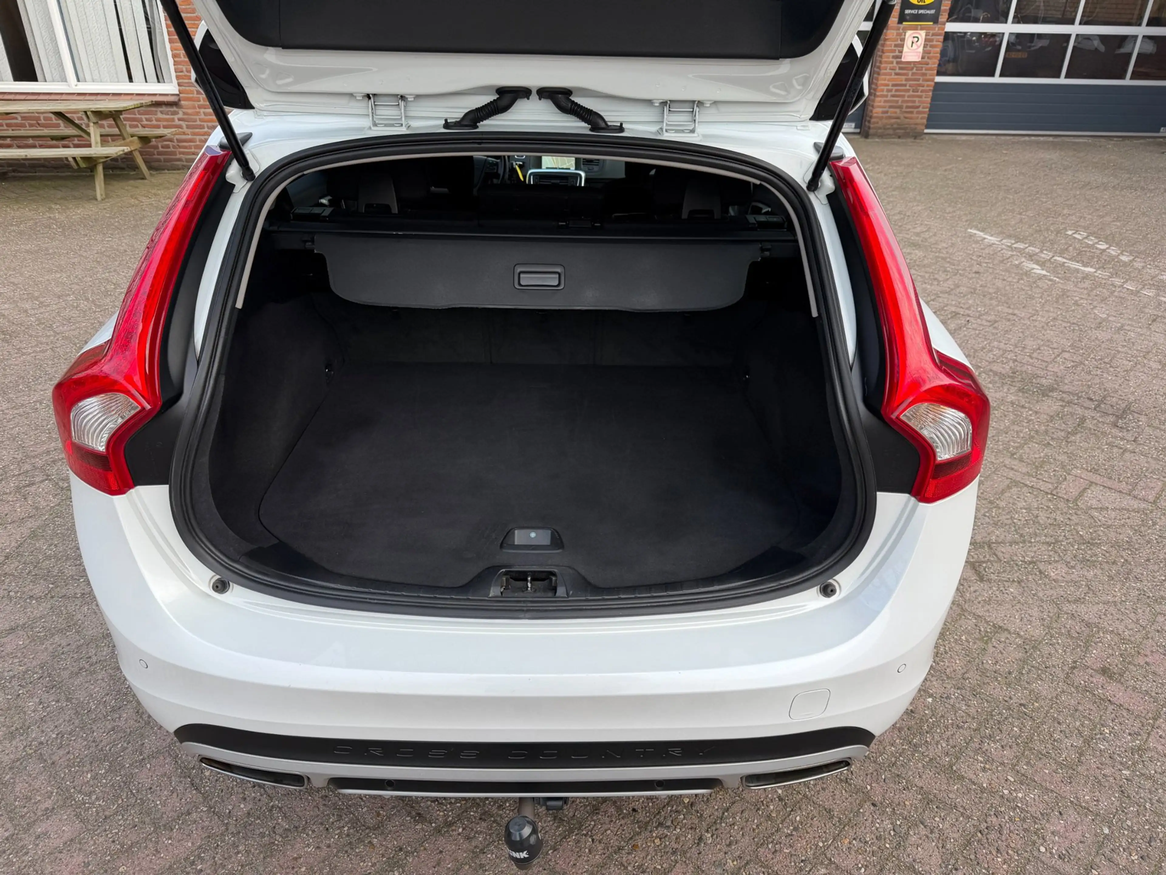Volvo V60 Cross Country 2.0 D3 Momentum, Navi, cruise, stoelverw, trekhaak — photo 19