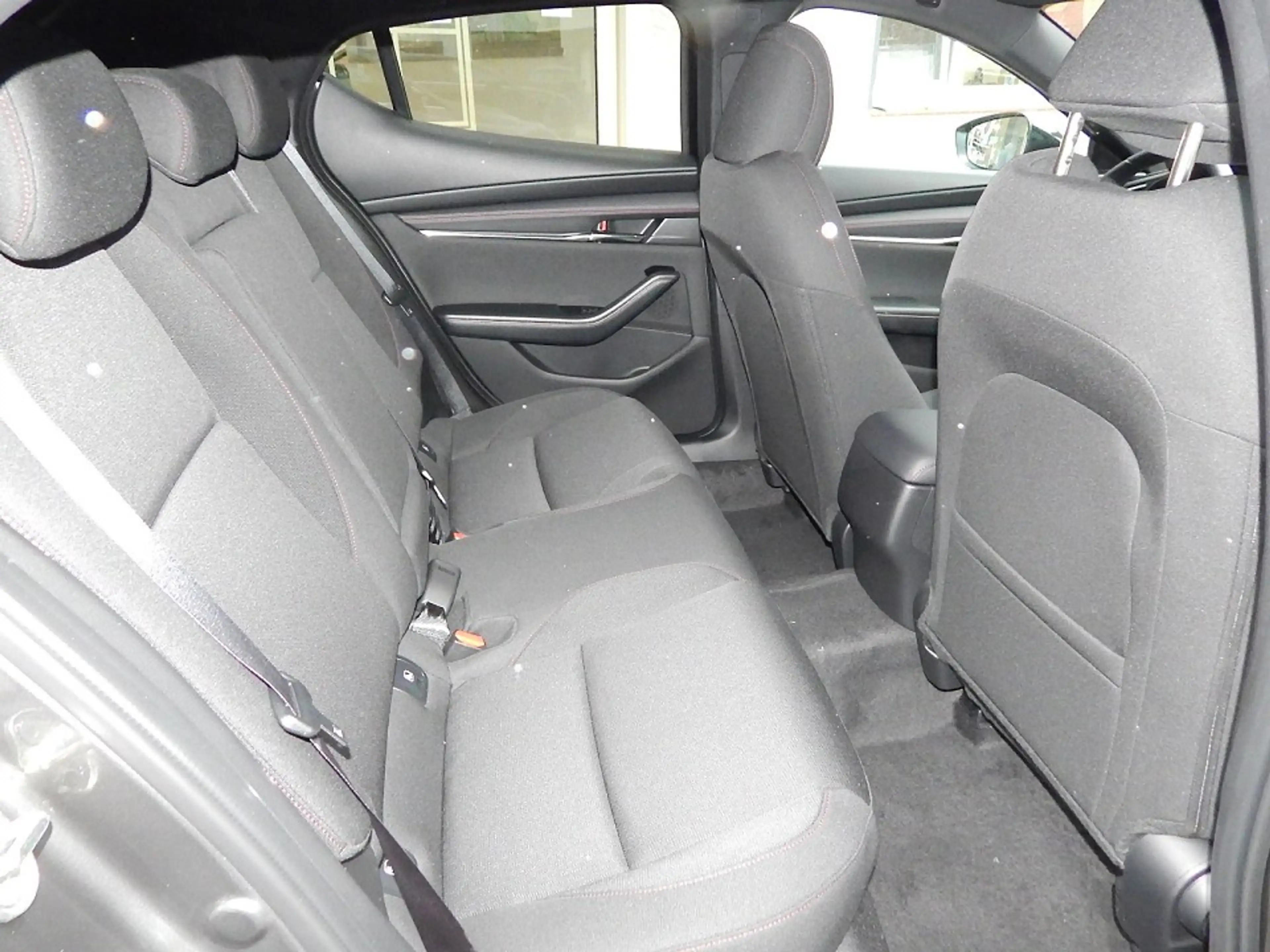 Mazda 3 2.5L e-SKYACTIV G 140ps 6MT FWD Homura — photo 8