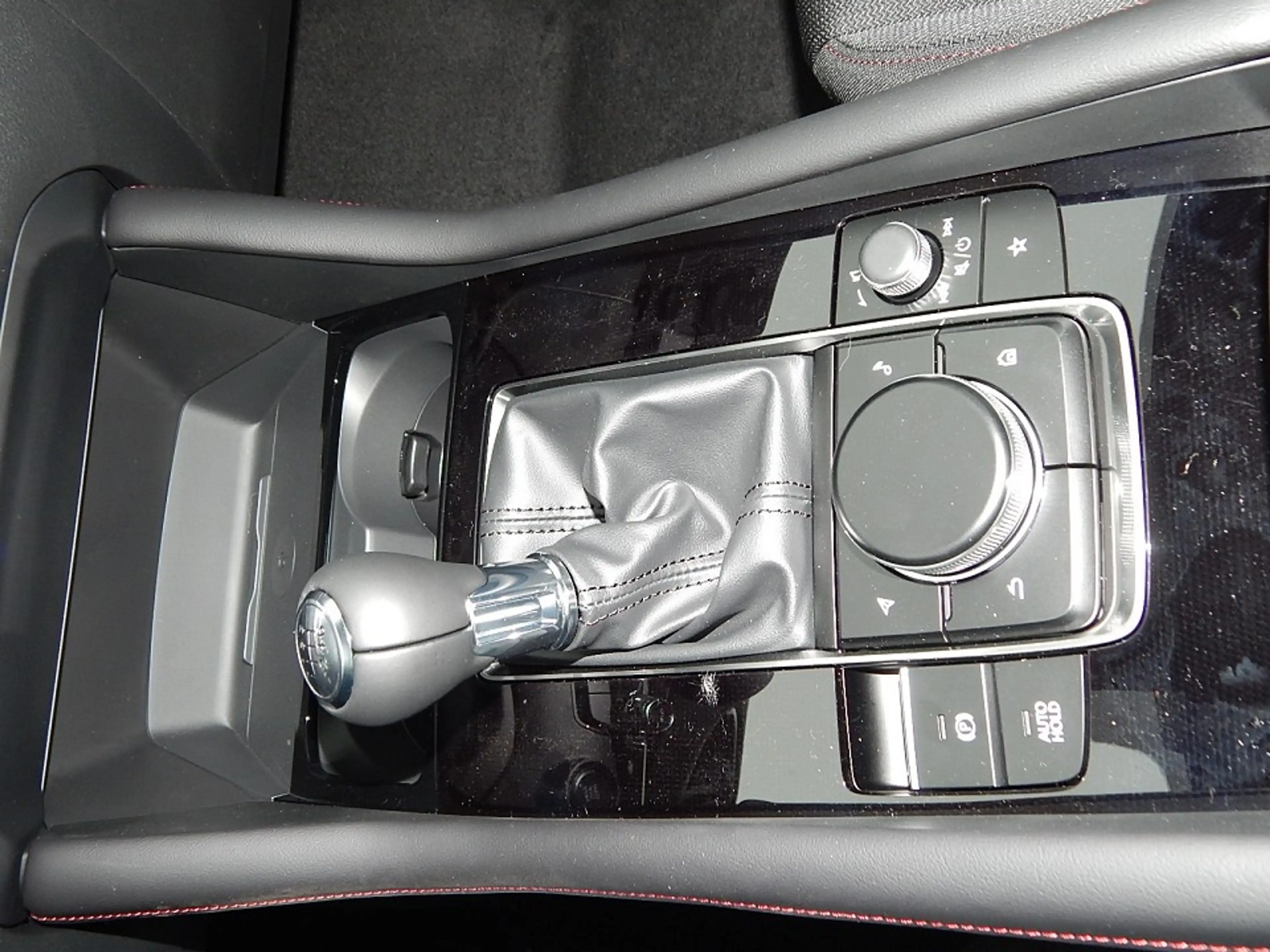 Mazda 3 2.5L e-SKYACTIV G 140ps 6MT FWD Homura — photo 13