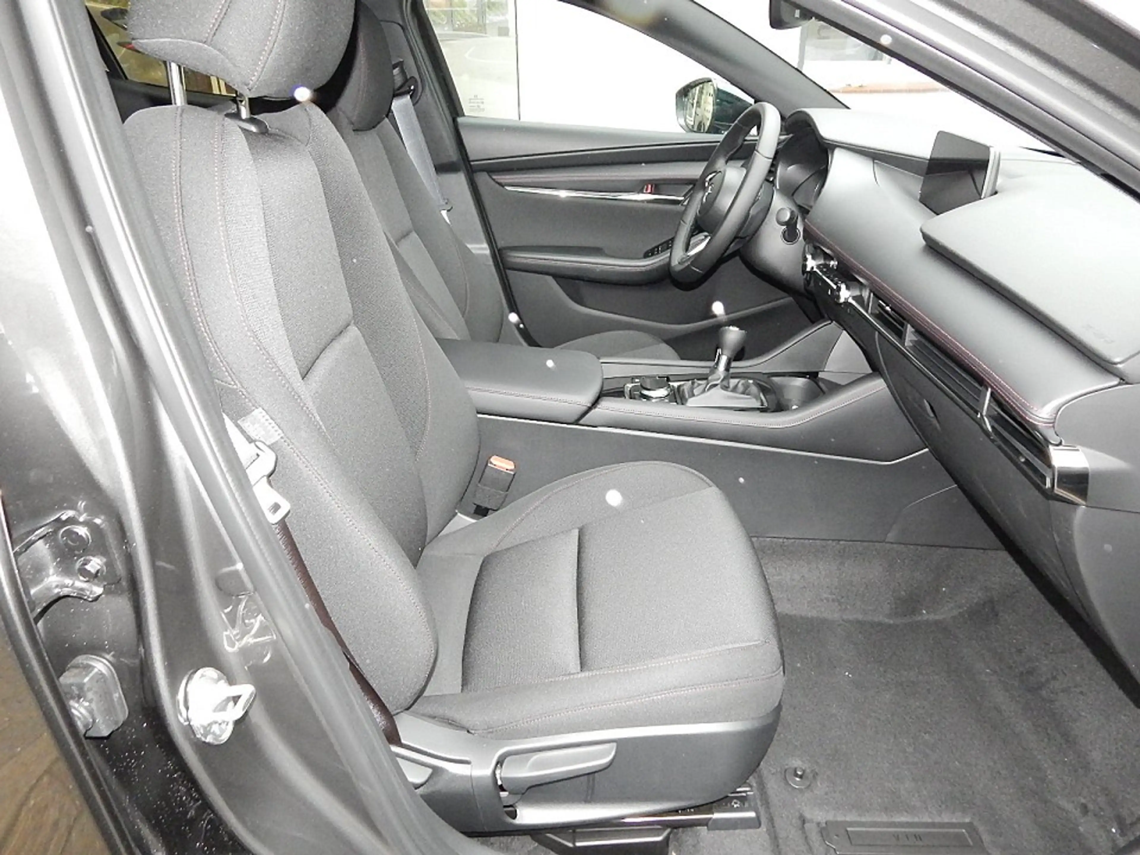 Mazda 3 2.5L e-SKYACTIV G 140ps 6MT FWD Homura — photo 9