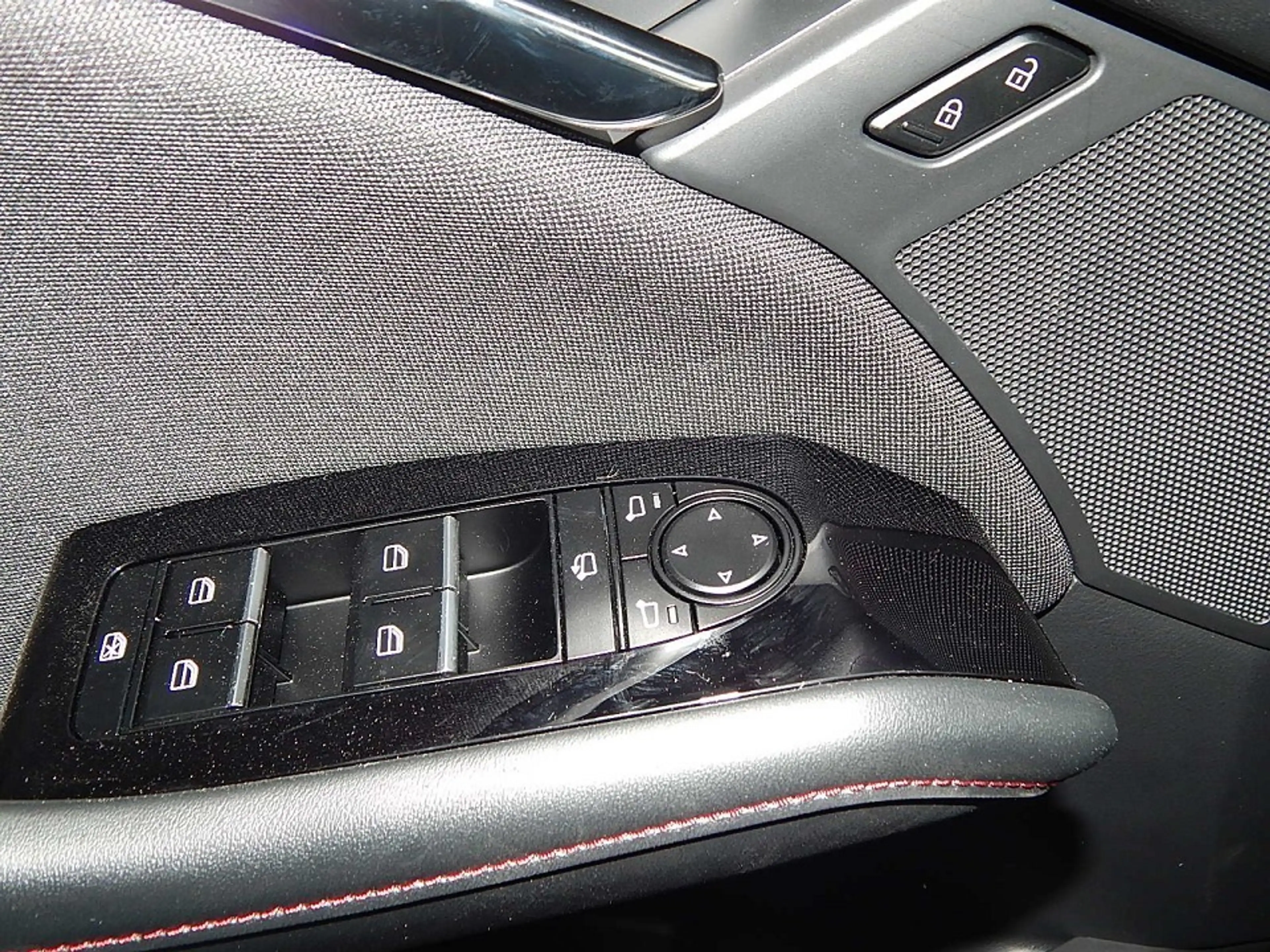 Mazda 3 2.5L e-SKYACTIV G 140ps 6MT FWD Homura — photo 12