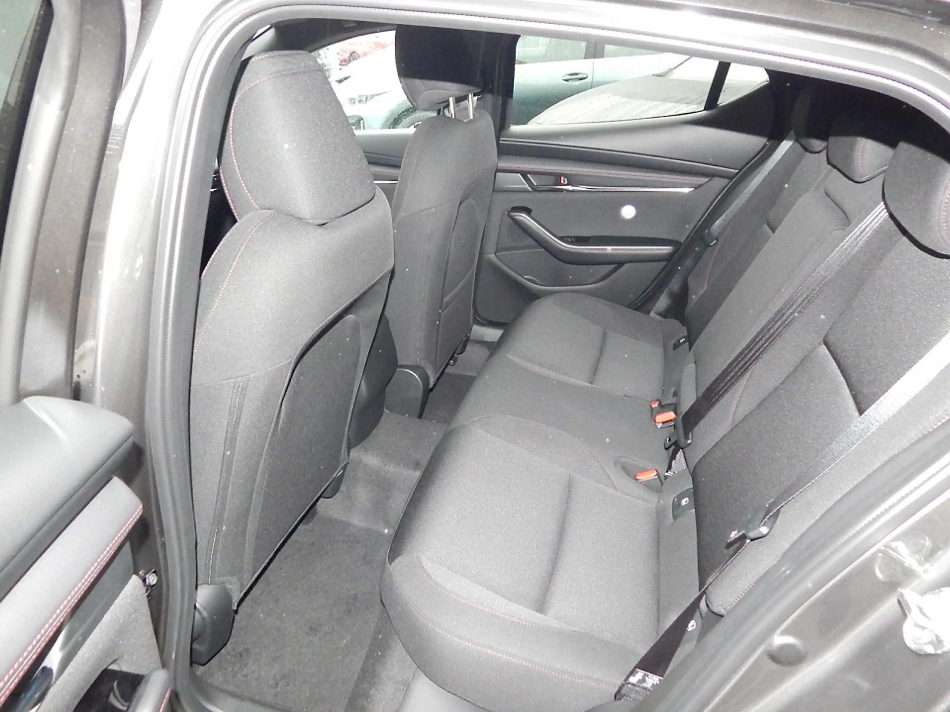 Mazda 3 2.5L e-SKYACTIV G 140ps 6MT FWD Homura — photo 6