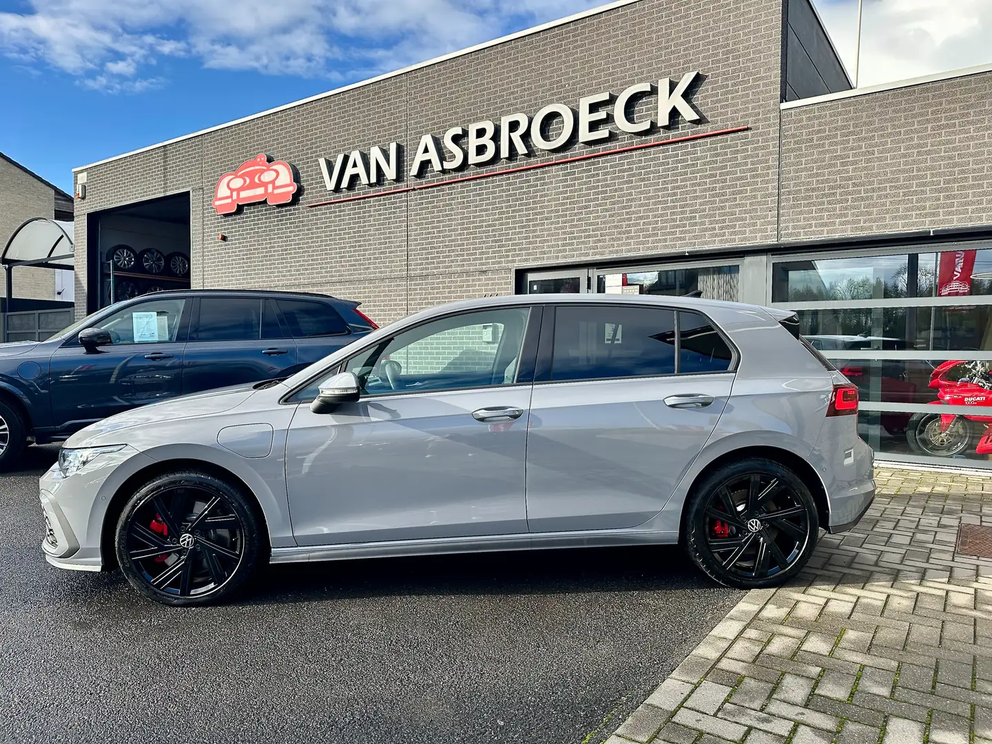 Volkswagen Golf GTE 1.4 TSi Plug-IN Hybrid 245 PK*Matrix LED*CAM*18" Grijs - 2