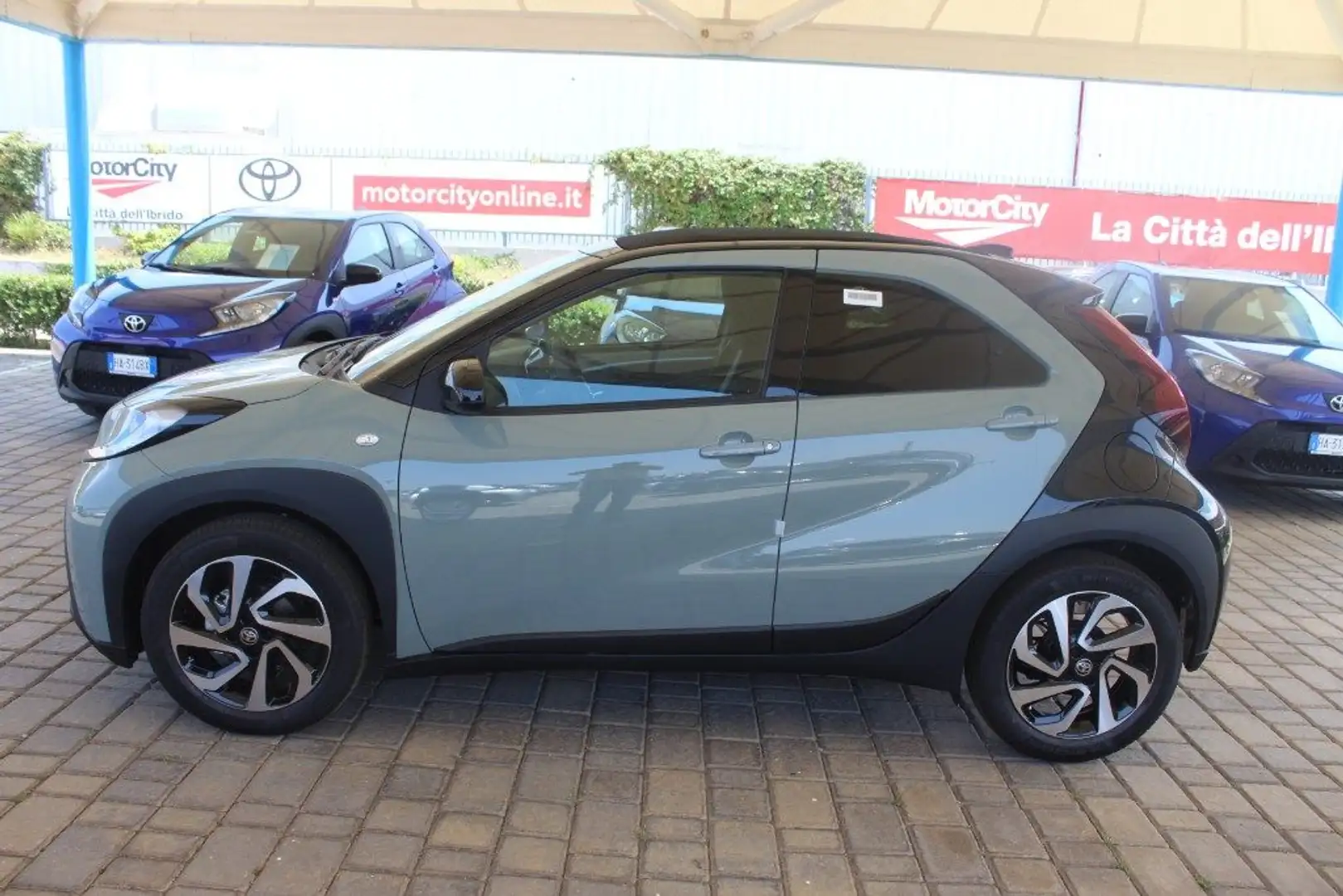 Toyota Aygo X 1.0 VVT-i 72 CV 5 porte Trend Air Grün - 2