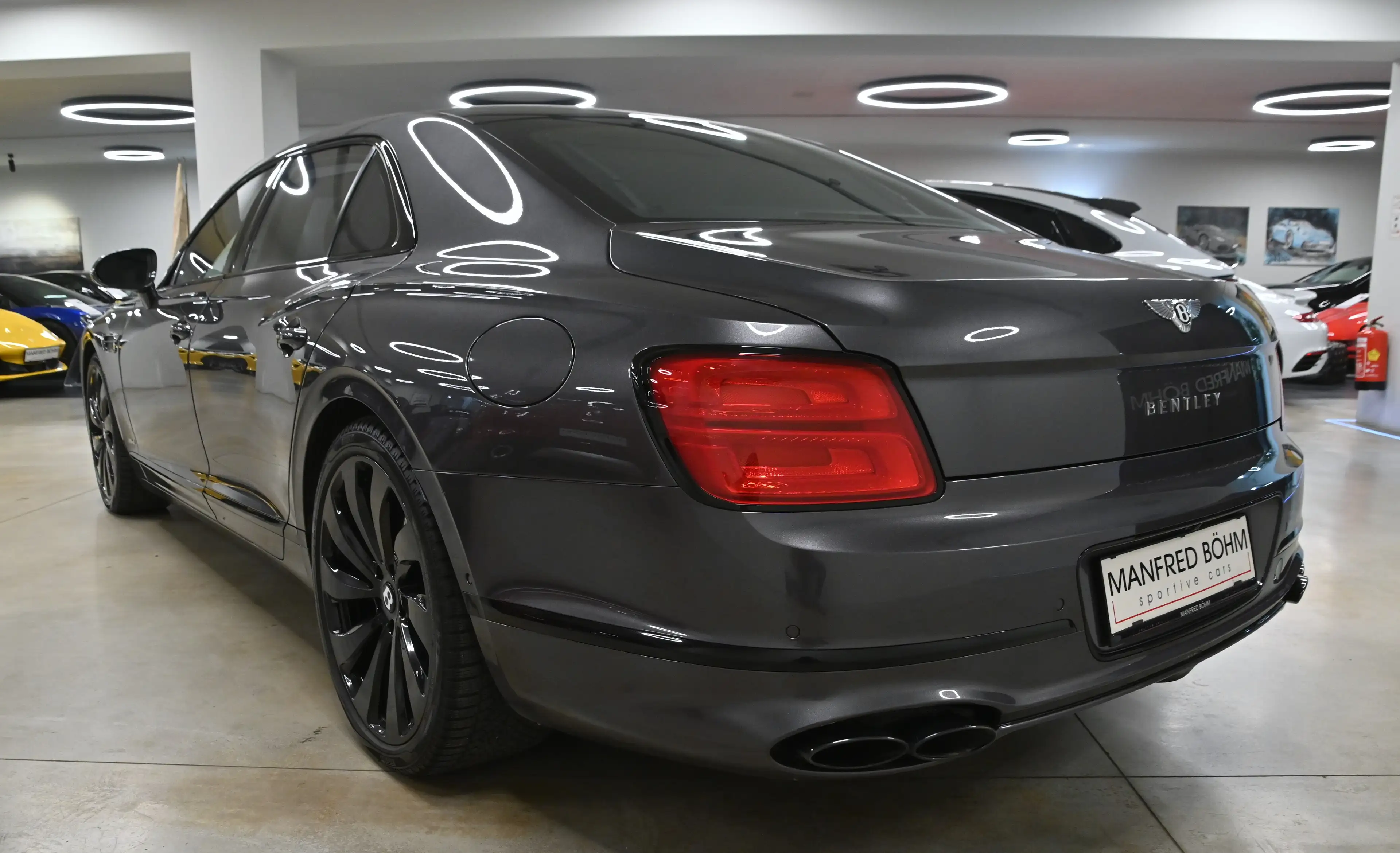 Bentley Flying Spur Flying Spur Hybrid Mulliner Specification — photo 15