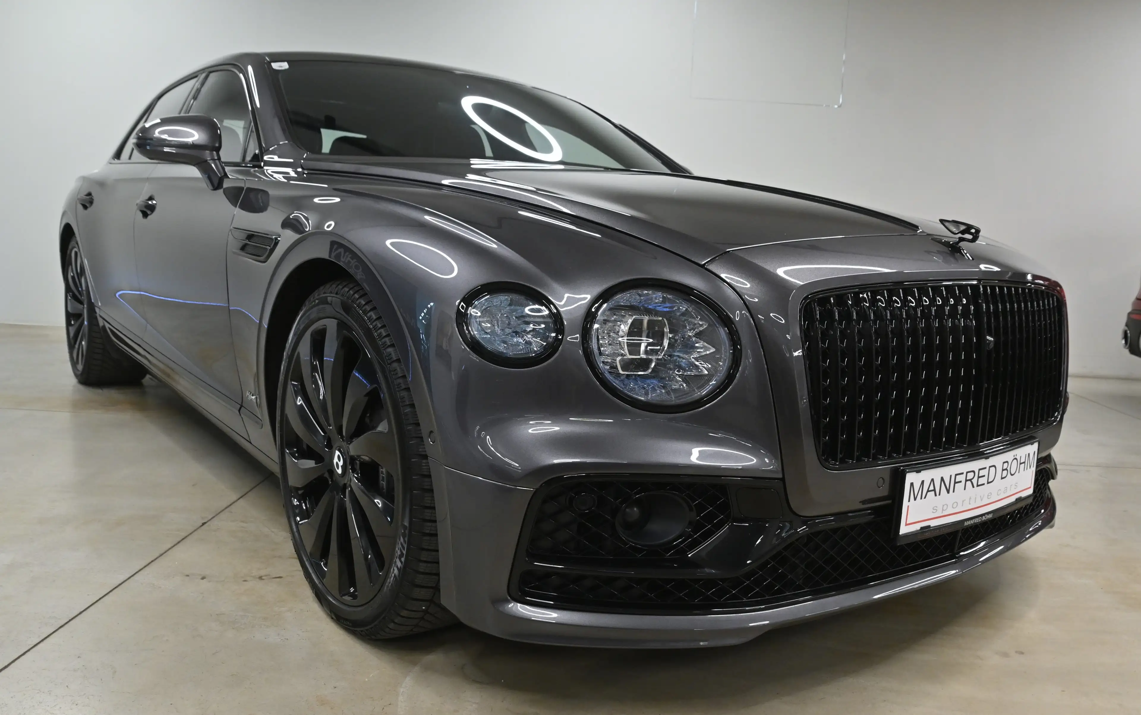 Bentley Flying Spur Flying Spur Hybrid Mulliner Specification — photo 11