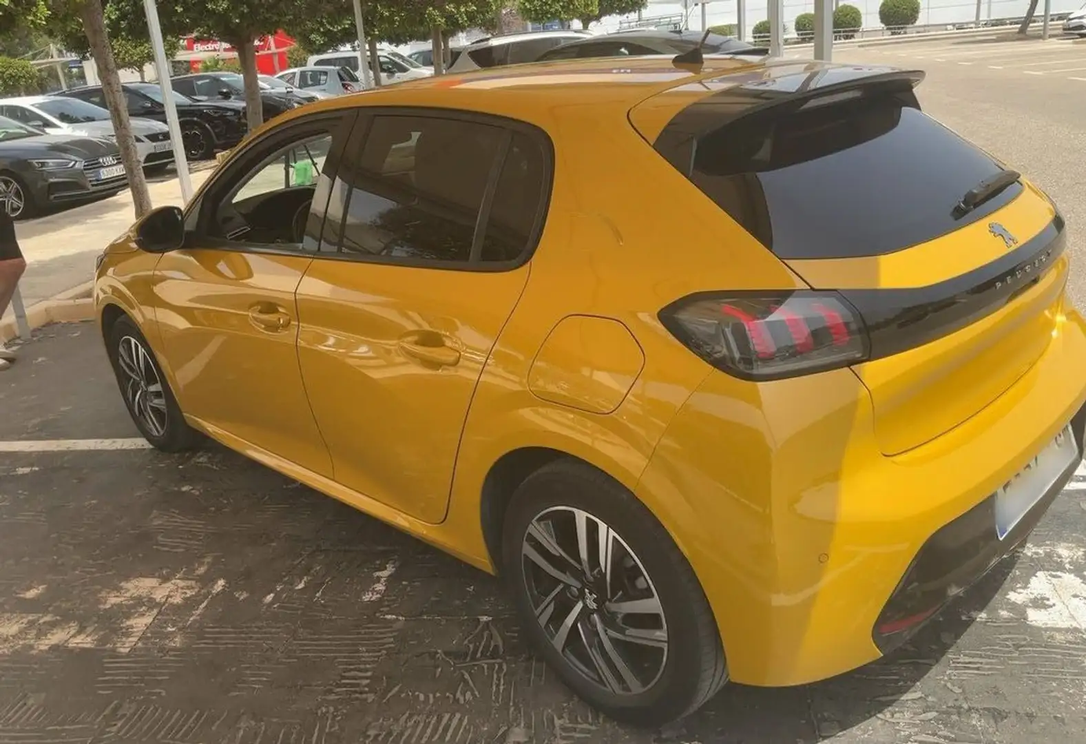 Peugeot 208 BlueHDi 73kW (100CV) Active Amarillo - 2