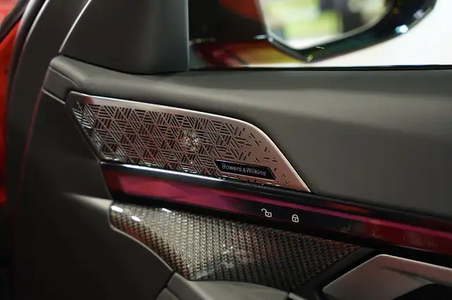 BMW M5 view 24