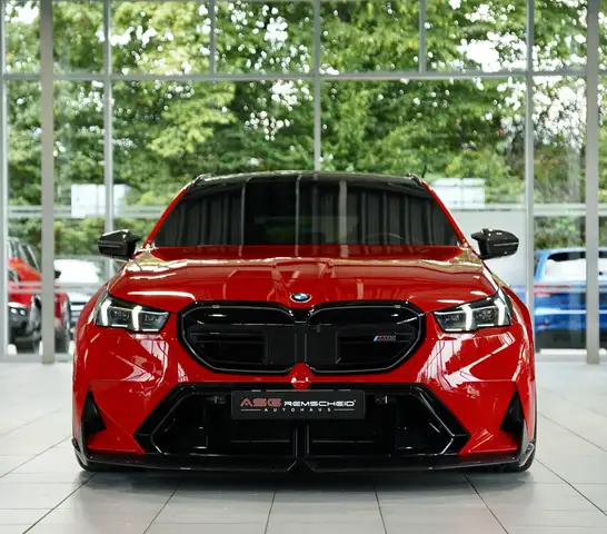 BMW M5 view 3