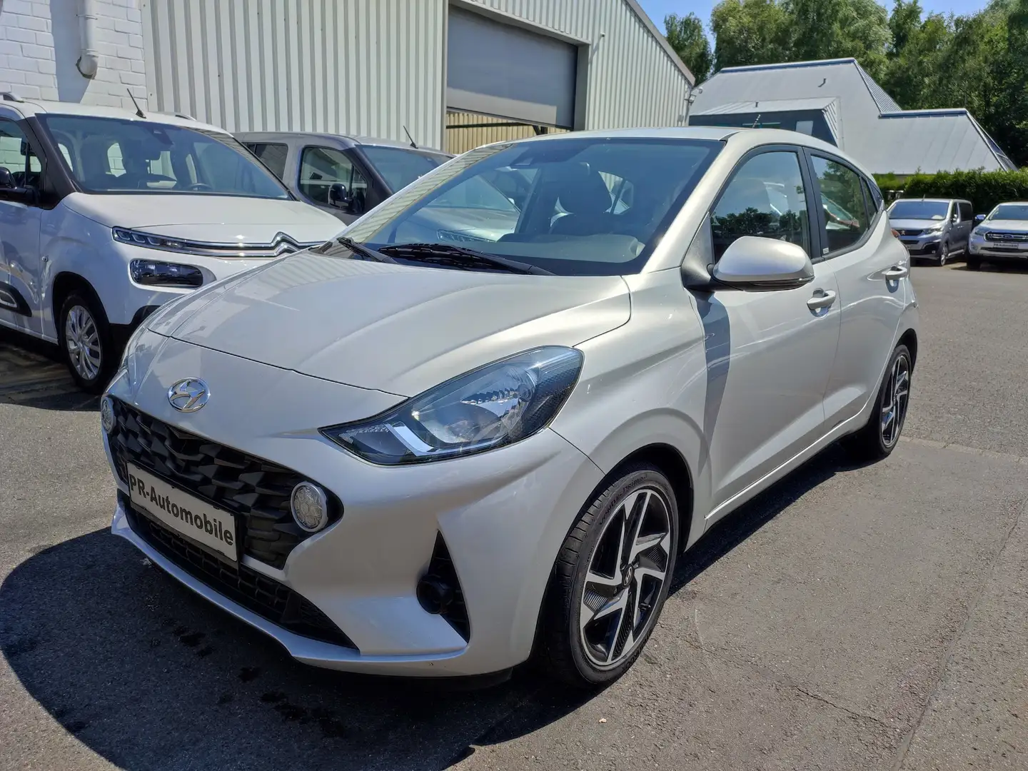 Hyundai i10 1.0 Automatik/Klima/Navi+Cam/Alu Silber - 1