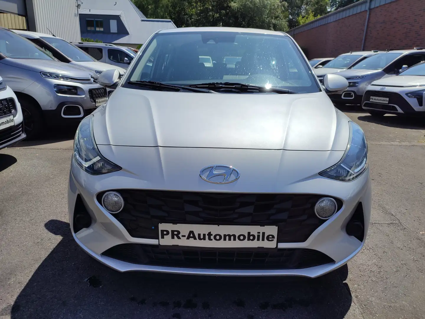 Hyundai i10 1.0 Automatik/Klima/Navi+Cam/Alu Silber - 2