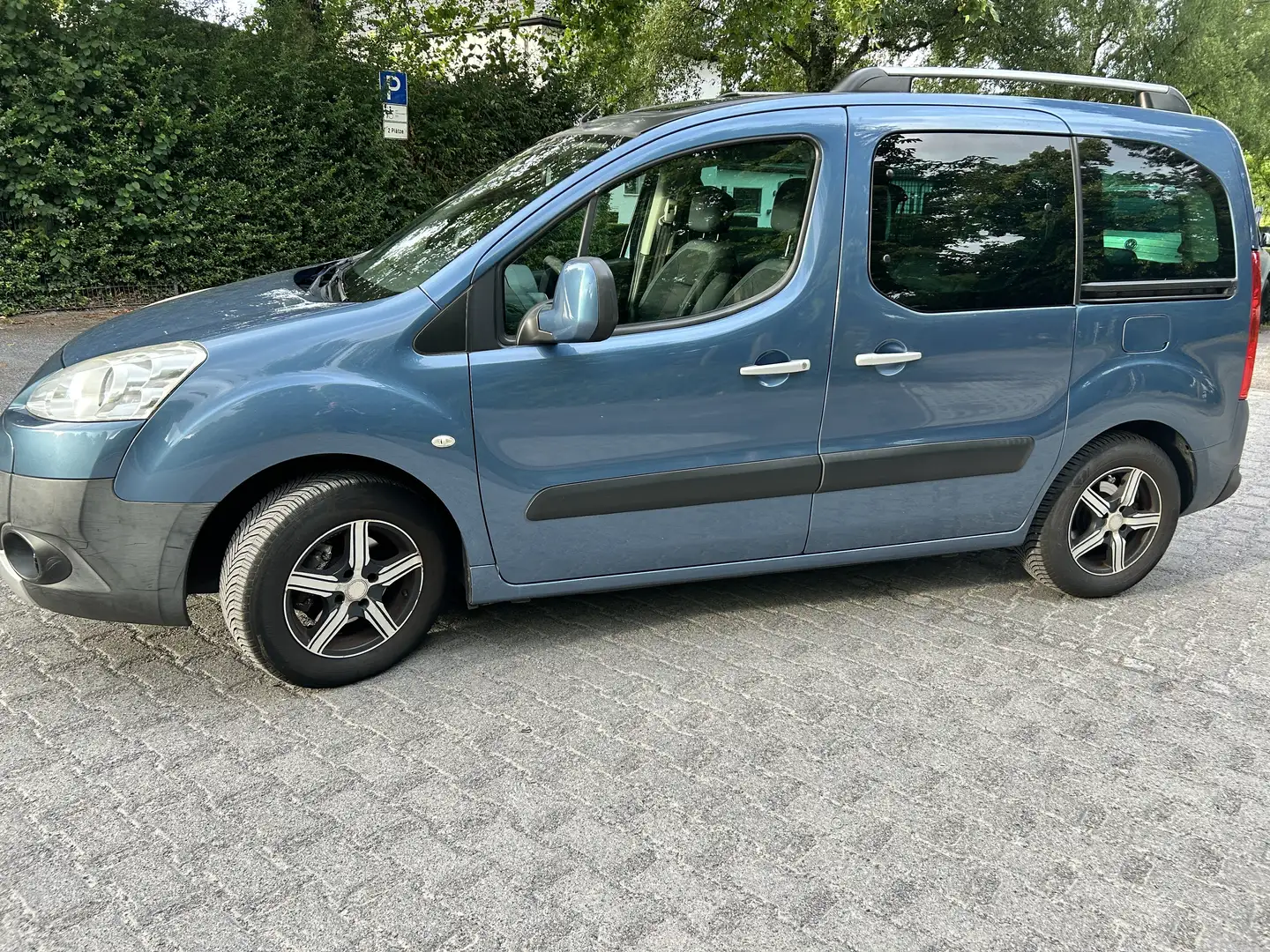 Peugeot Partner Tepee 120 VTi Family TüV neu! AHK Panoramadach - 1
