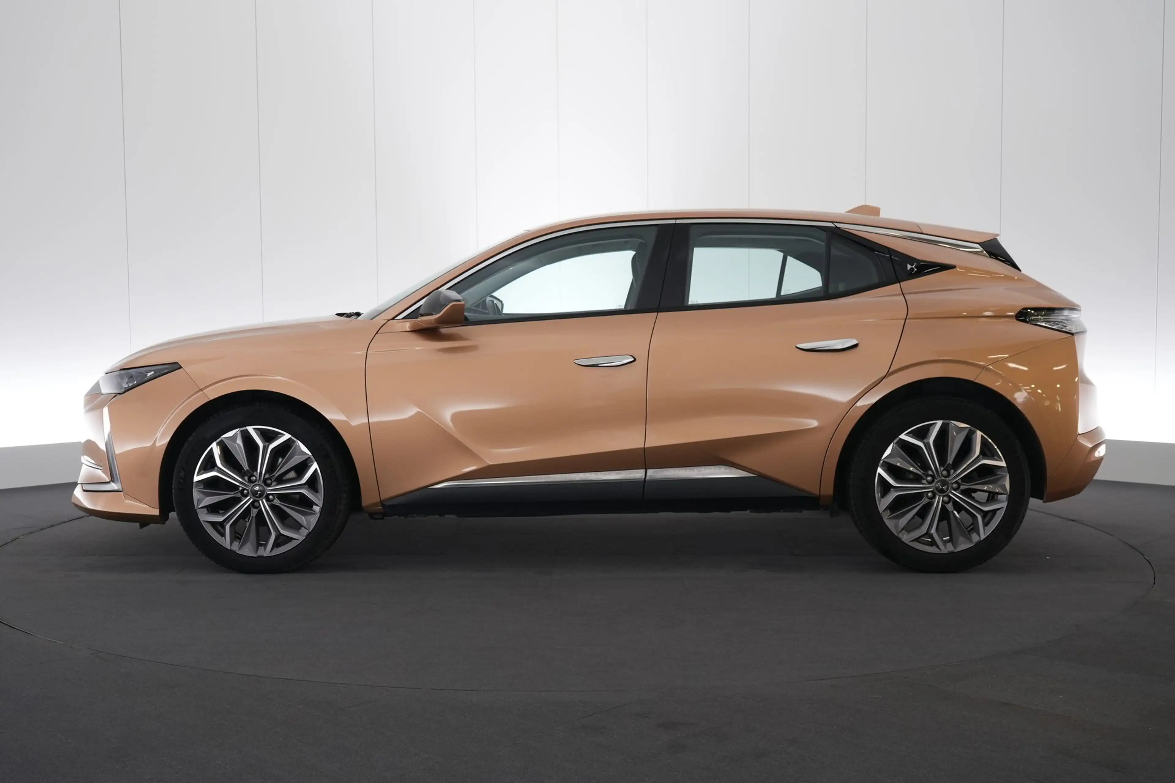 DS Automobiles DS 4 1.5 BlueHDi EAT8 Trocadero LEDER/STOF LED GPS PDC — photo 11