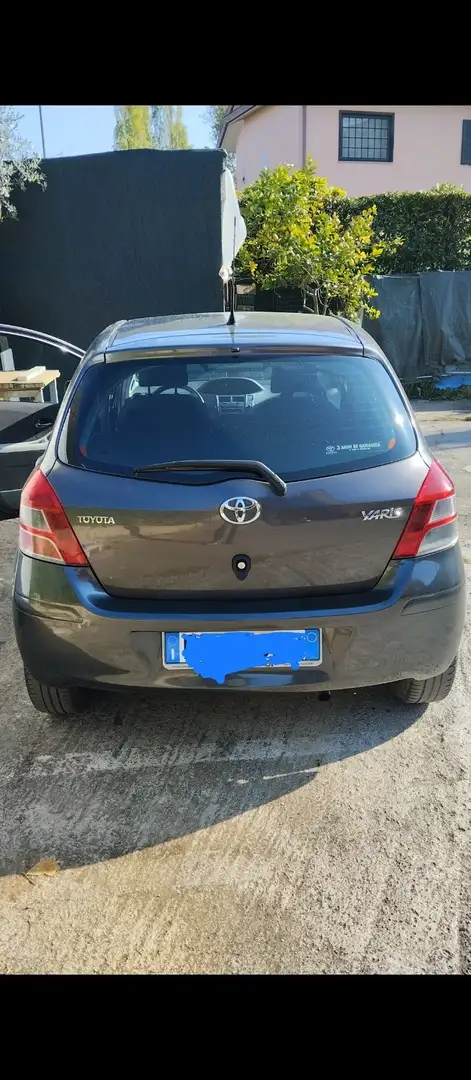 Toyota Yaris 5p 1.3 (dual) Sol c/vsc+trc - 2