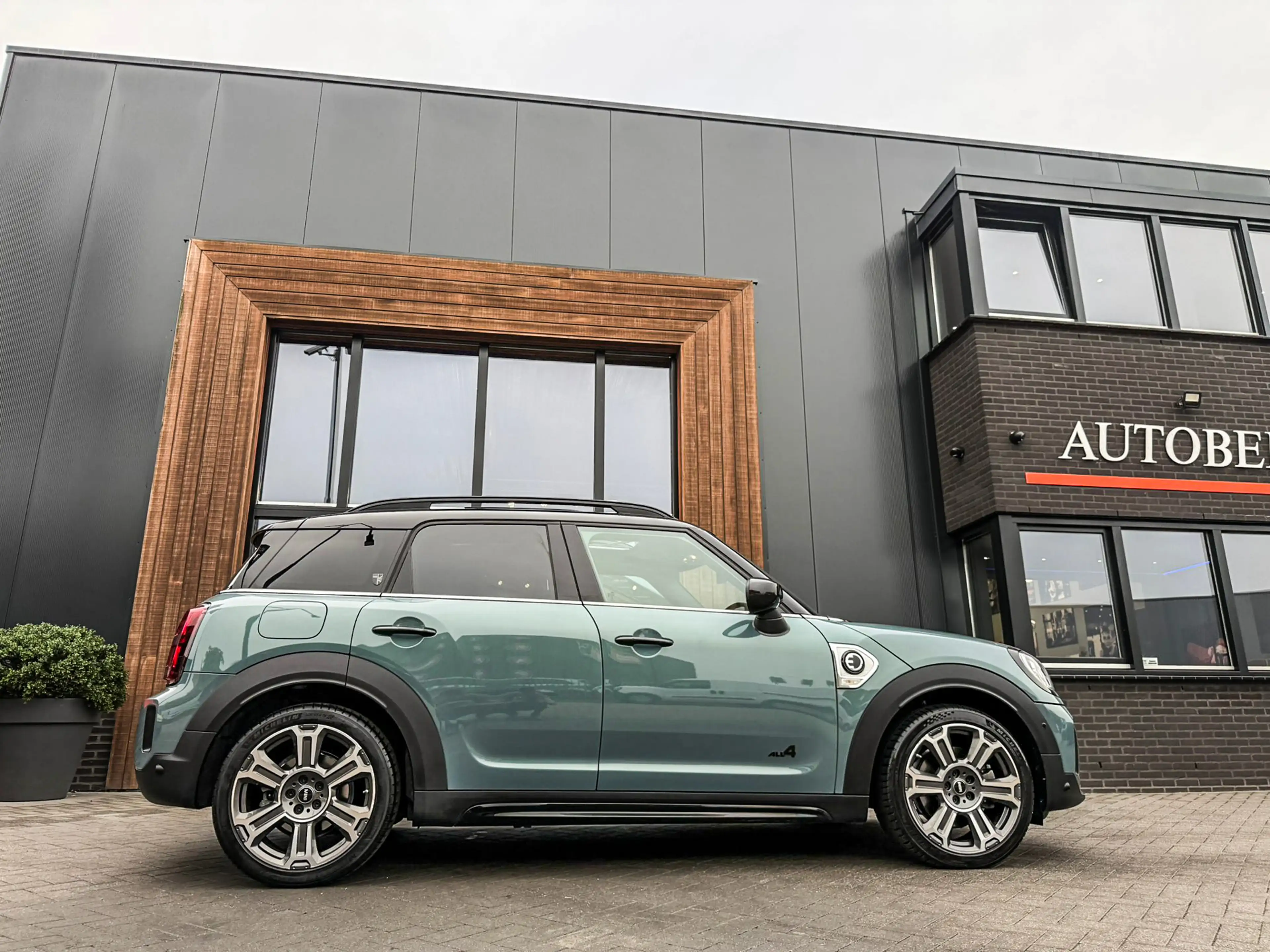 MINI Cooper SE Countryman 1.5 ALL4 MINI Yours aut 220pk/Pano/Camera/19"/Head — photo 3