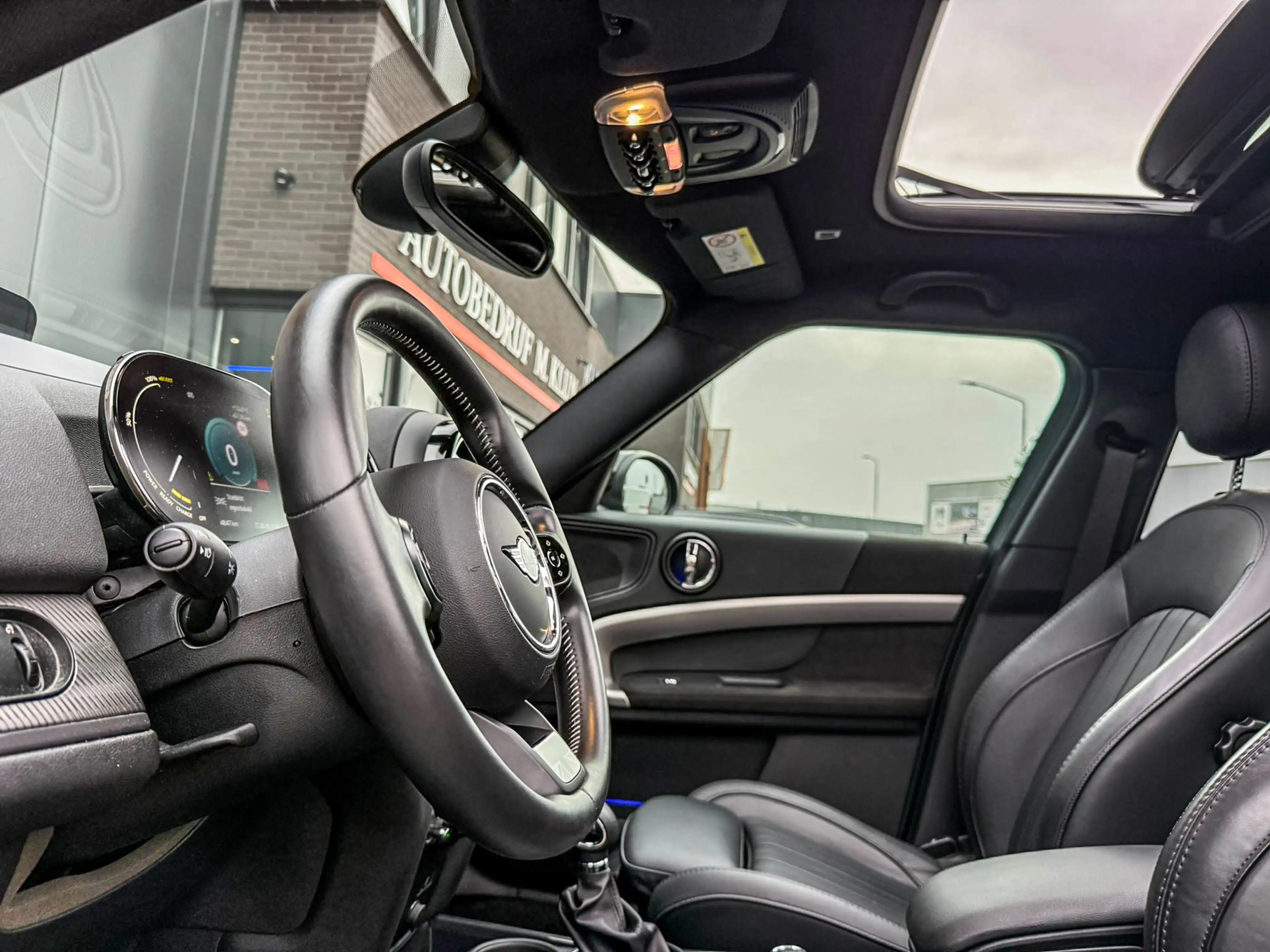 MINI Cooper SE Countryman 1.5 ALL4 MINI Yours aut 220pk/Pano/Camera/19"/Head — photo 8