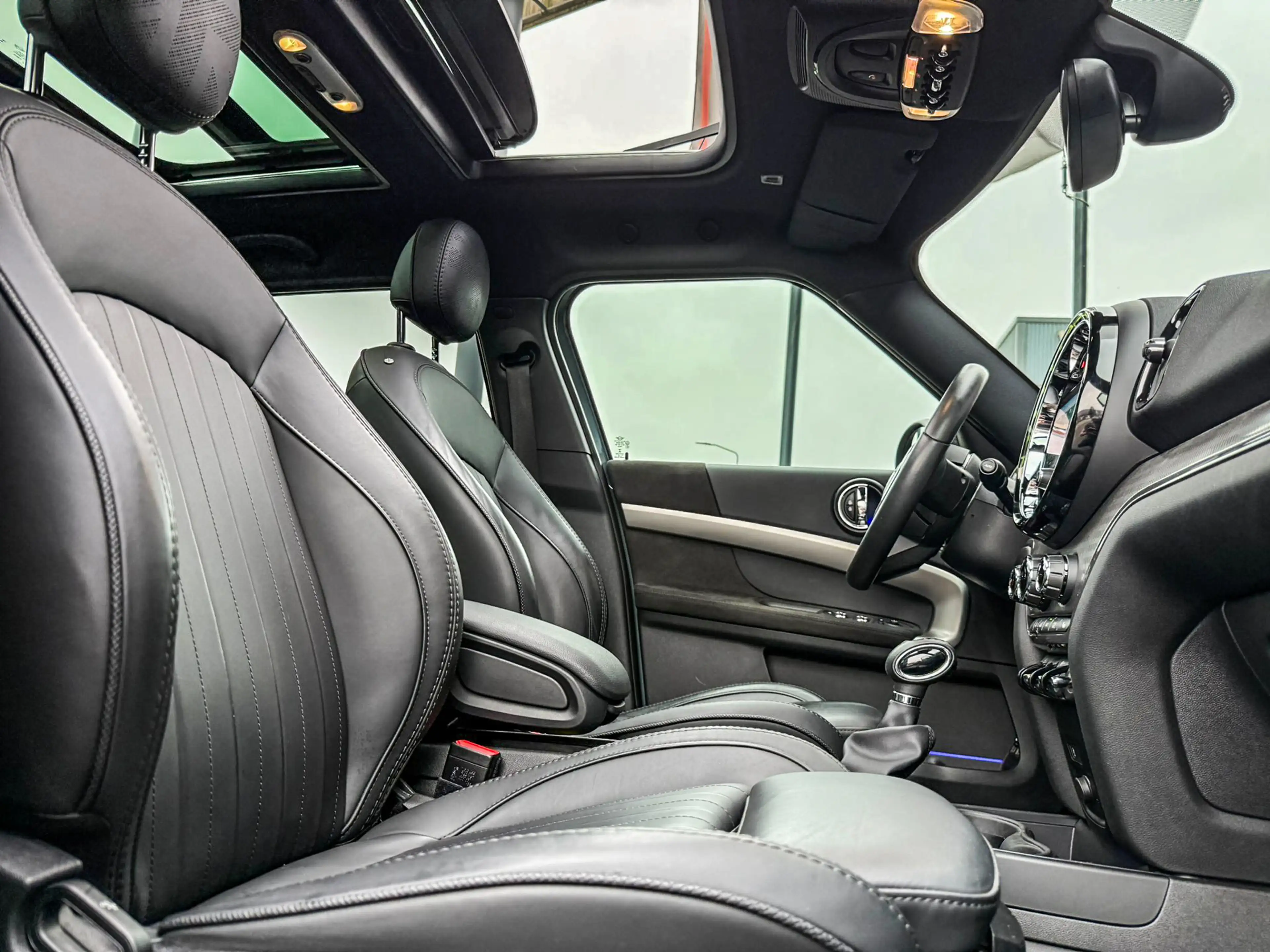 MINI Cooper SE Countryman 1.5 ALL4 MINI Yours aut 220pk/Pano/Camera/19"/Head — photo 6