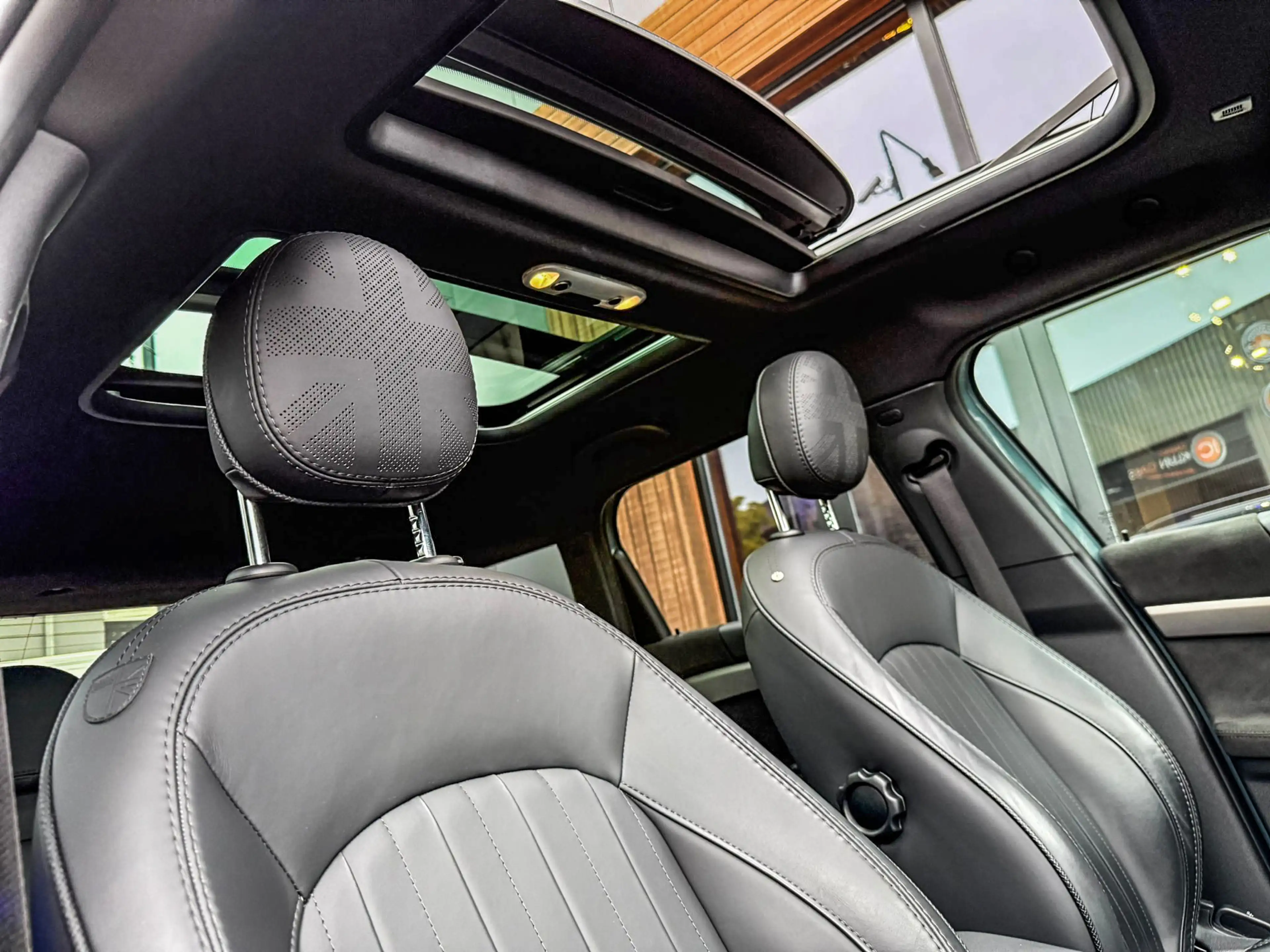 MINI Cooper SE Countryman 1.5 ALL4 MINI Yours aut 220pk/Pano/Camera/19"/Head — photo 14