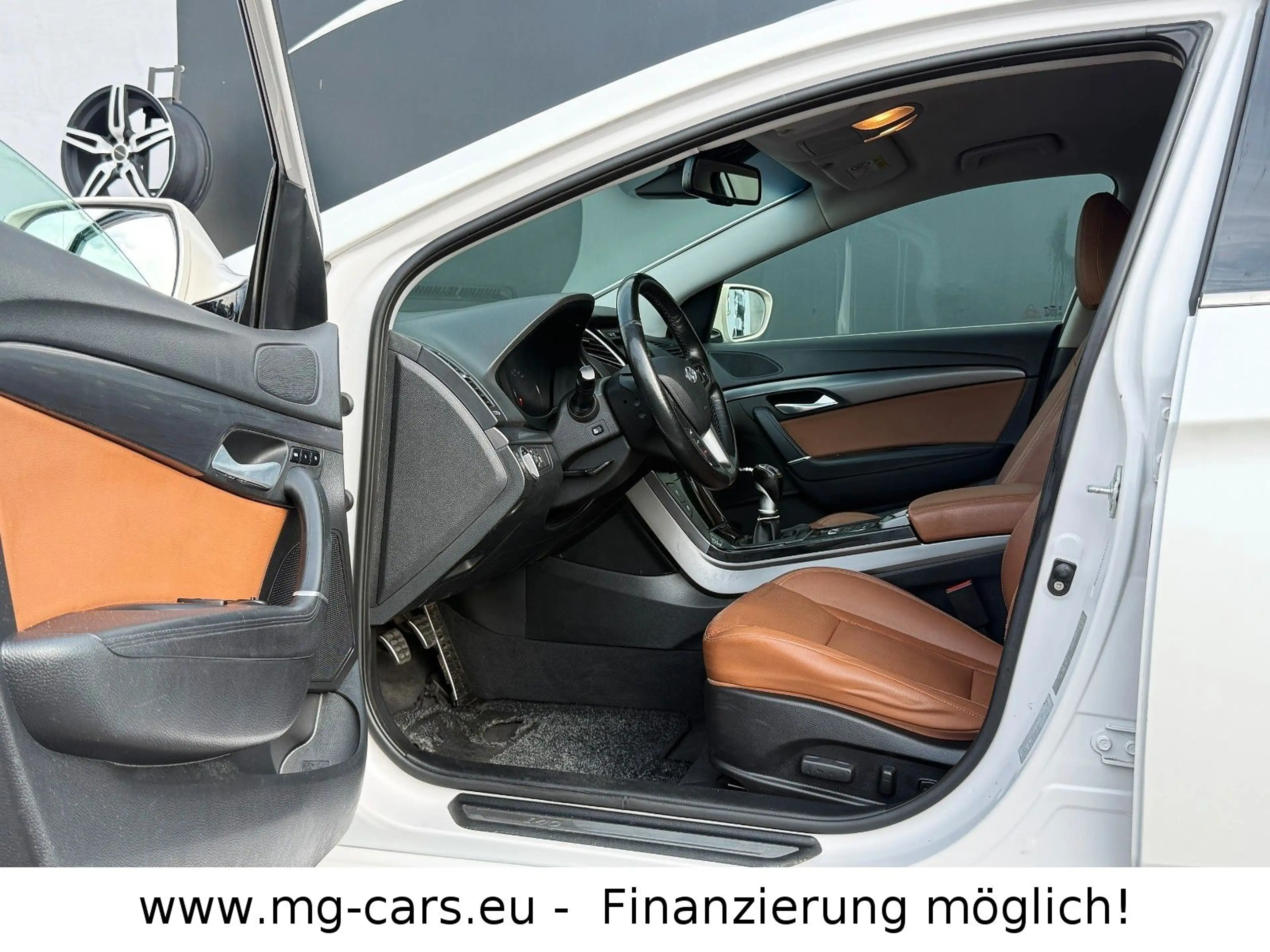 Hyundai i40 ~Premium~Navigation~Xenon~Infinity~1.Hand~SHZ — photo 11