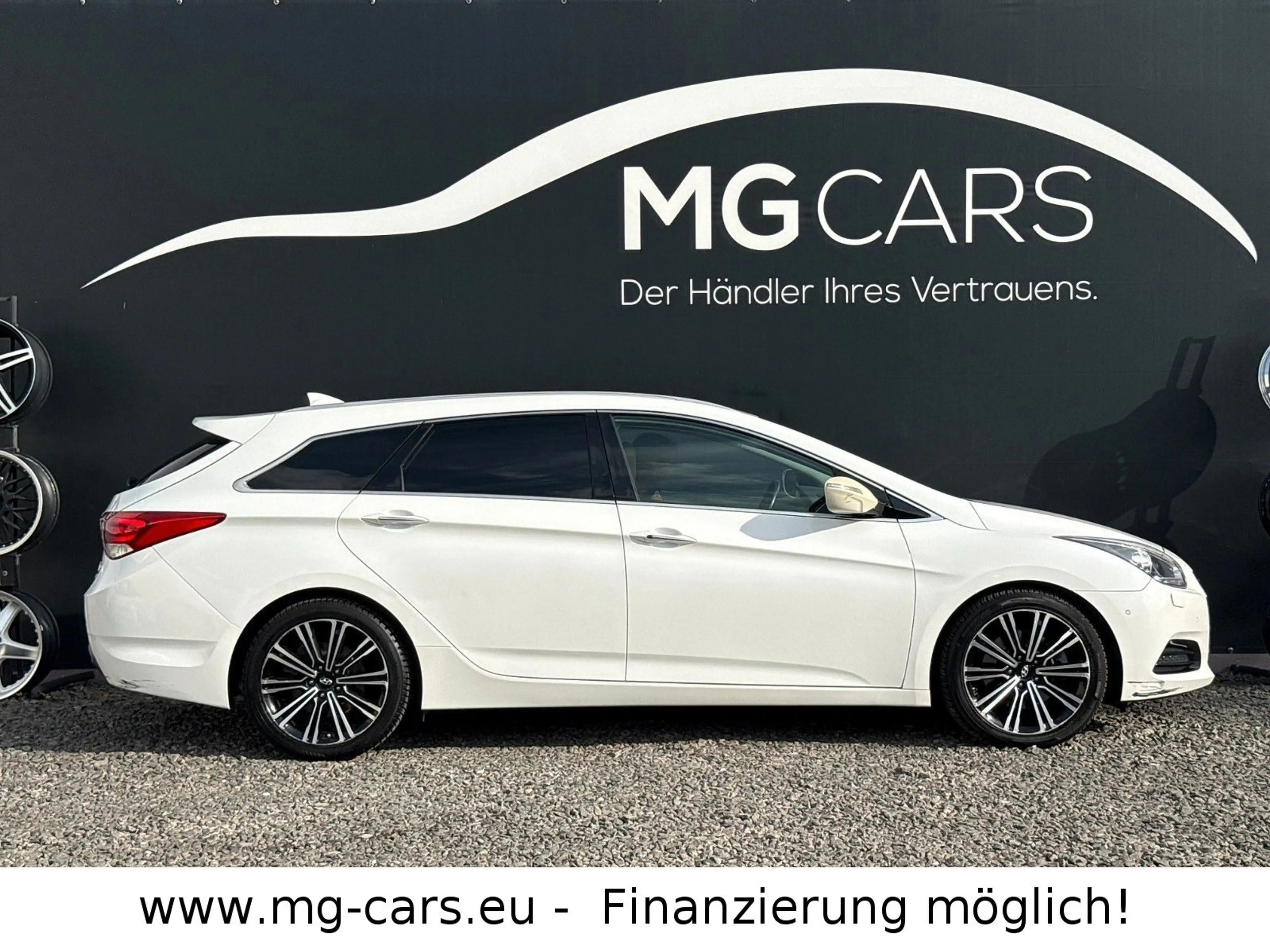 Hyundai i40 ~Premium~Navigation~Xenon~Infinity~1.Hand~SHZ — photo 3