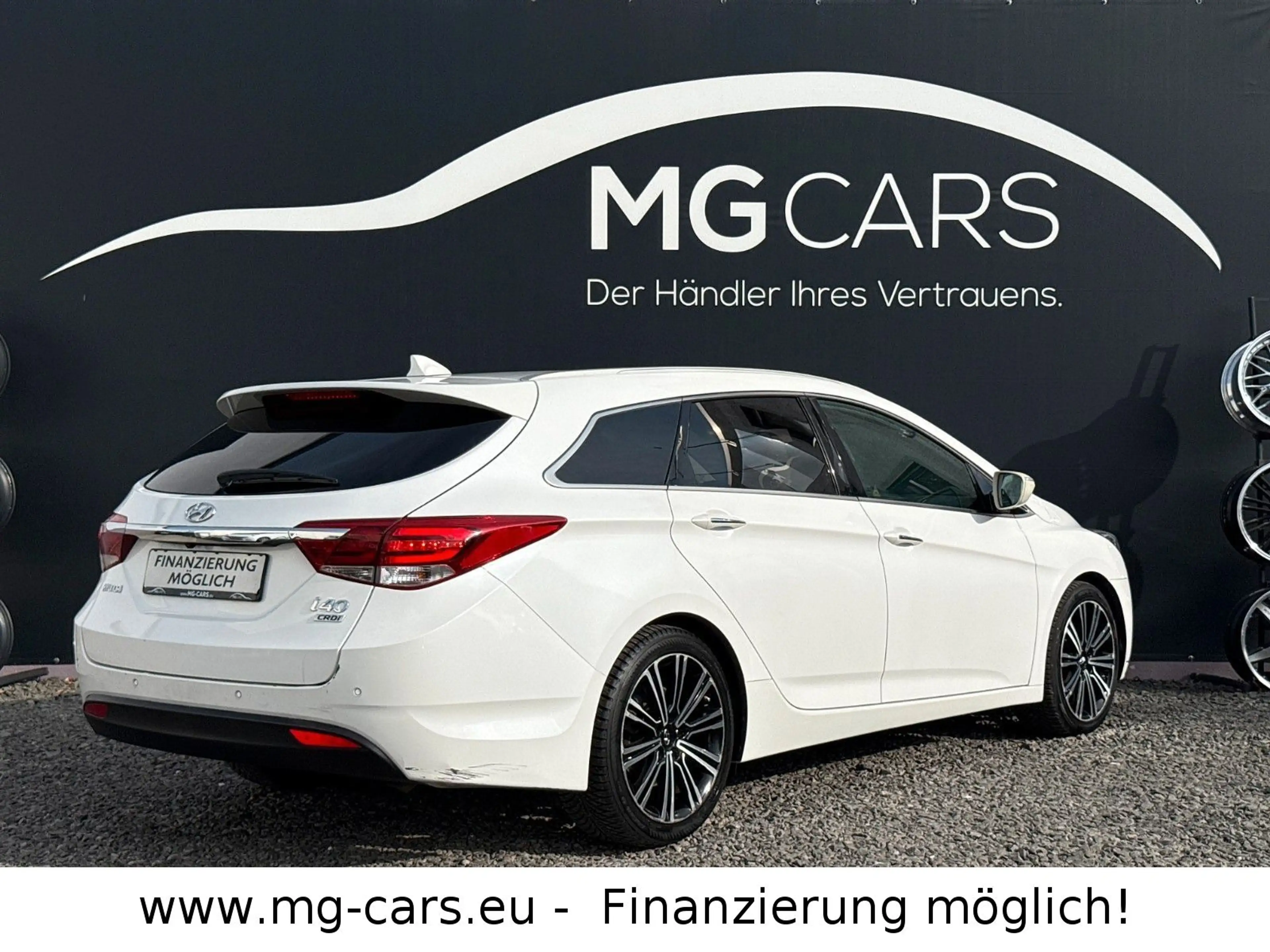 Hyundai i40 ~Premium~Navigation~Xenon~Infinity~1.Hand~SHZ — photo 9