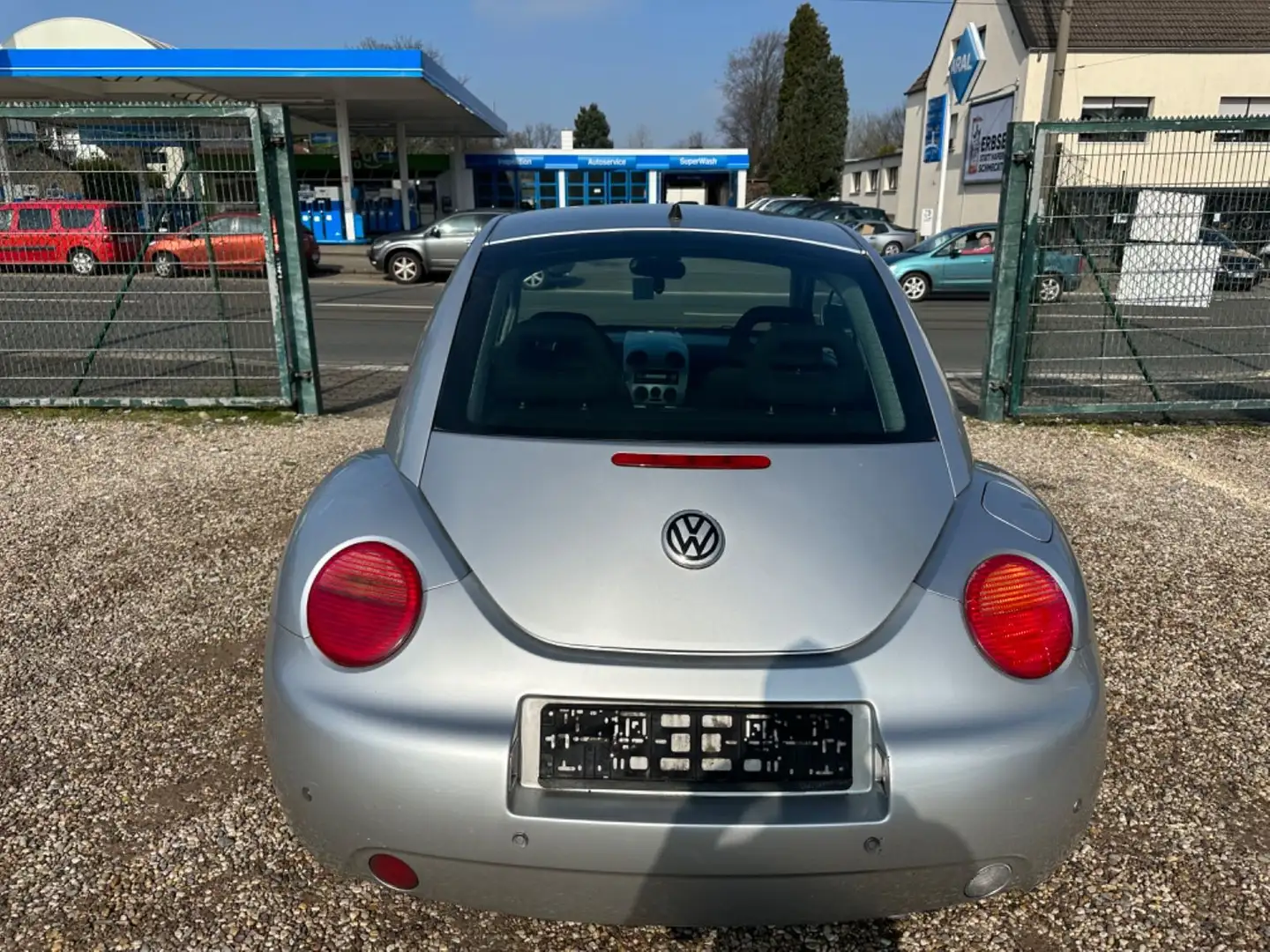 Volkswagen New Beetle Lim. 2.0*TÜV NEU*KLIMA*SEHR SAUBER* Argent - 2