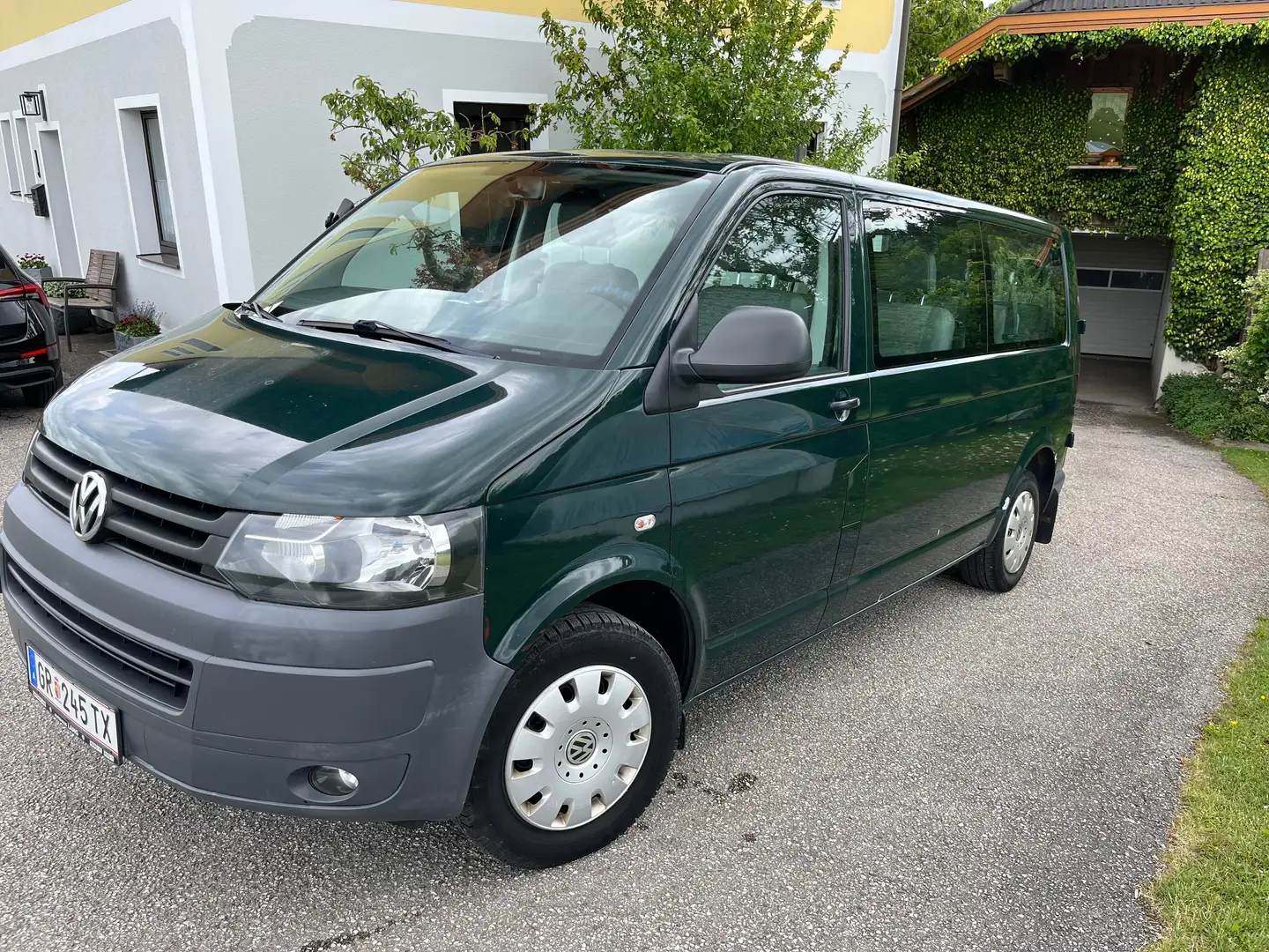 Volkswagen T5 9 Sitzer Kombi LR 4 Motion Grün - 2