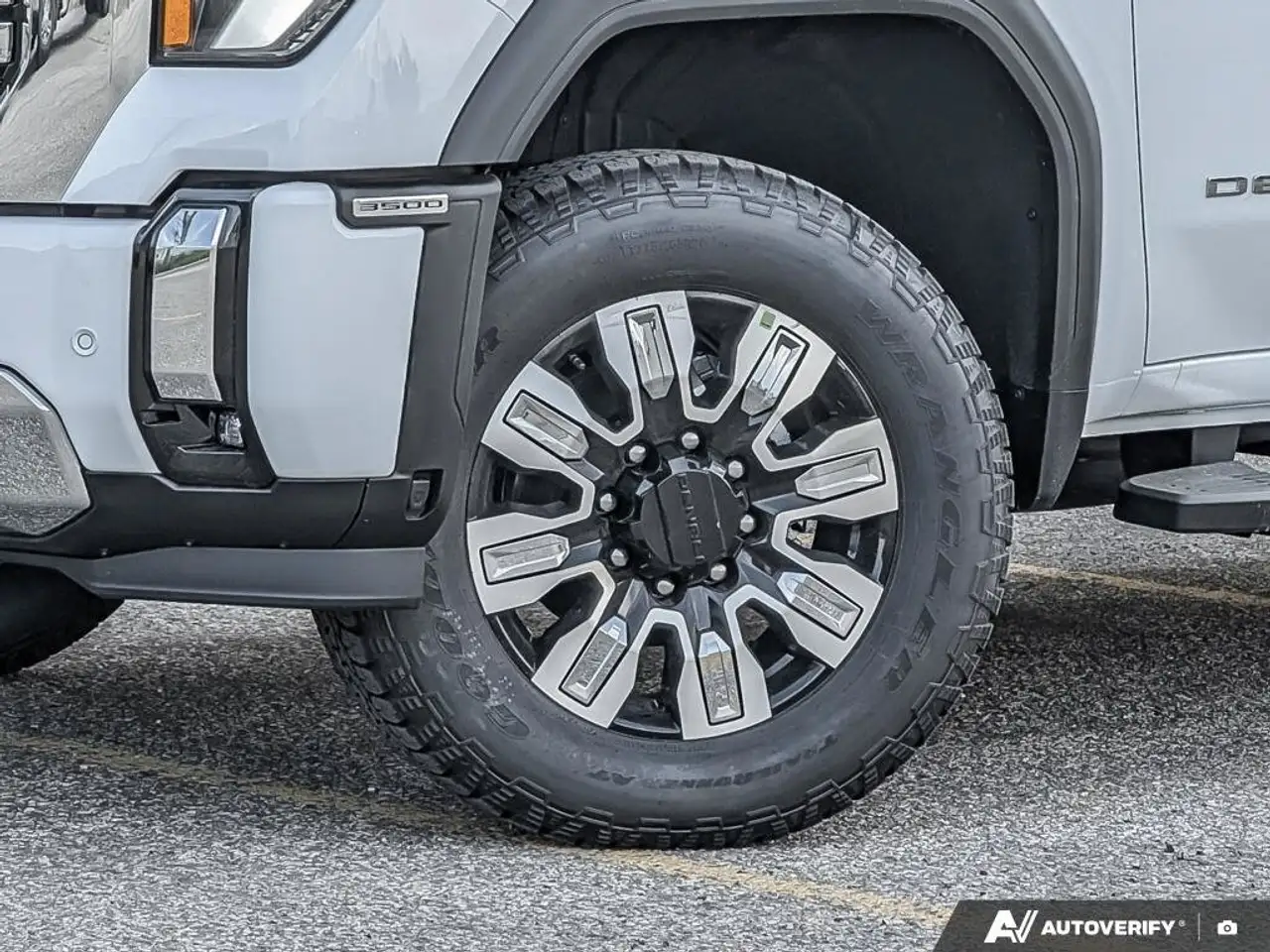 GMC Sierra 3500HD снимка GMC Sierra 3500HD