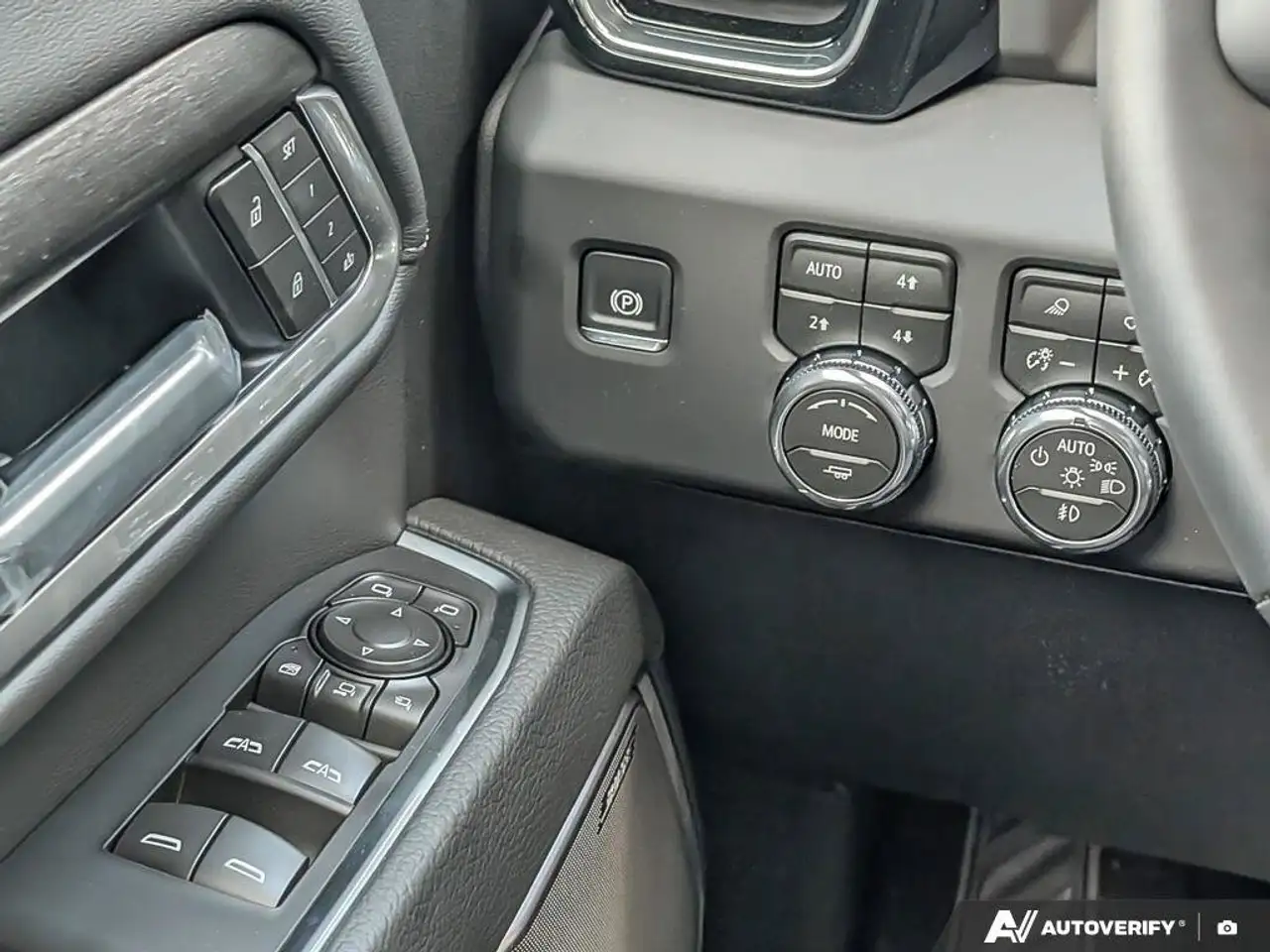 GMC Sierra 3500HD снимка GMC Sierra 3500HD