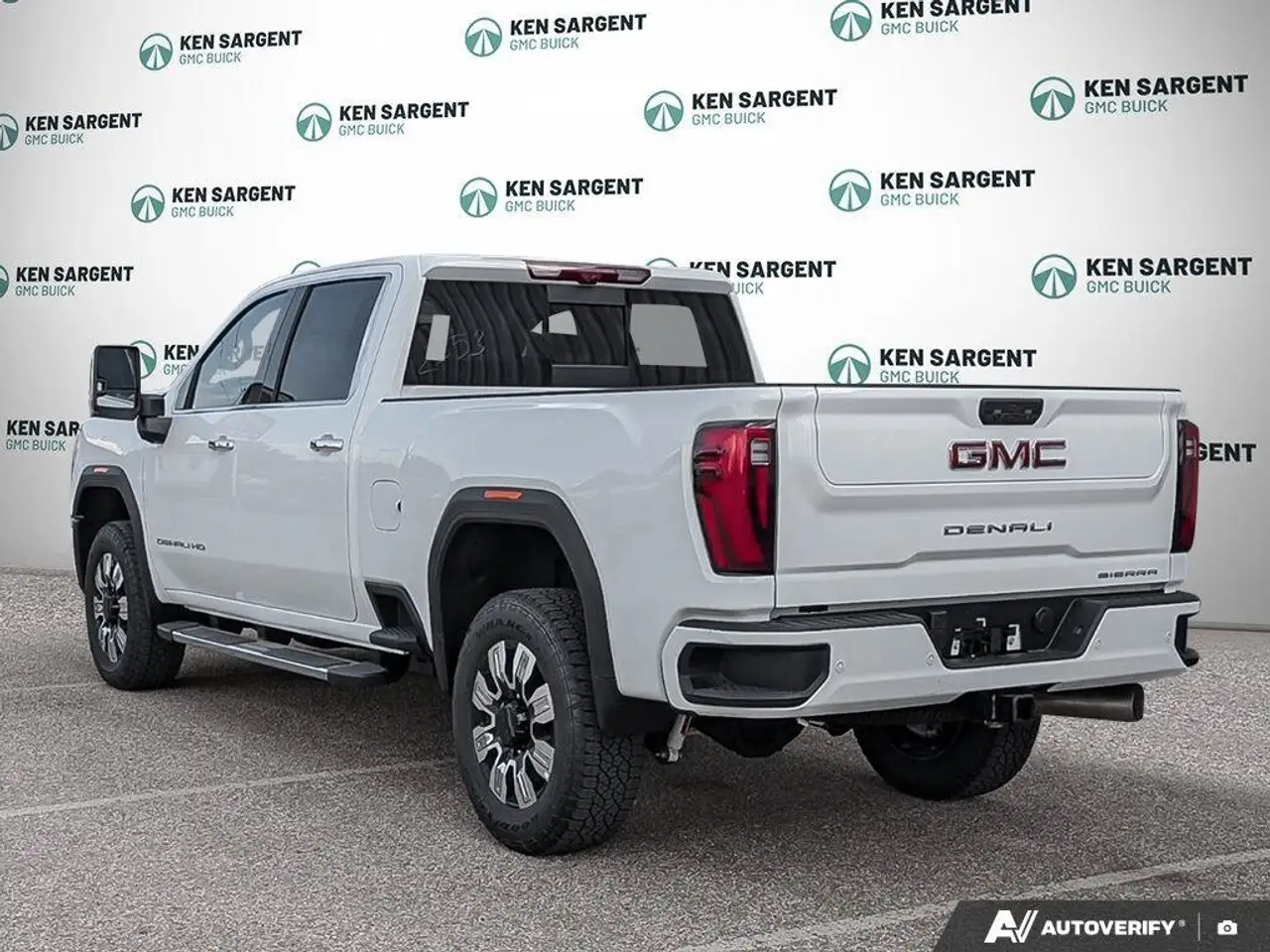 GMC Sierra 3500HD снимка GMC Sierra 3500HD
